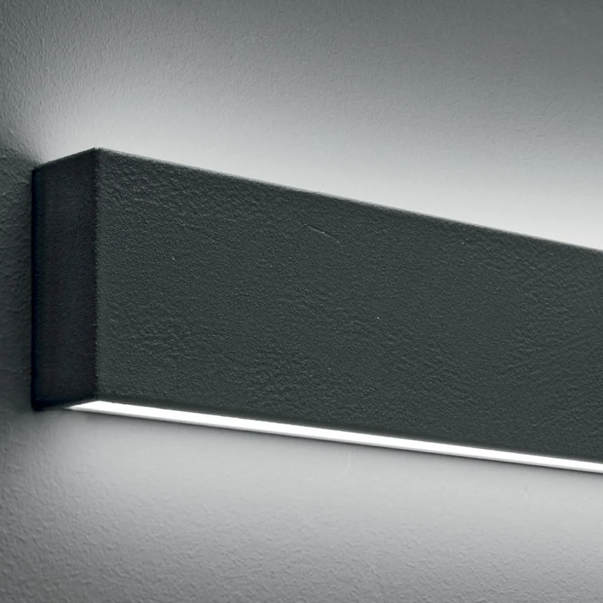 applique_murale_led_box_w_biemission_l__cm_noir__k_0-3.webp Outlet Linea Light Applique murale LED Box W2 Bi-Emission, L 91,9 cm, noir, 2700 K