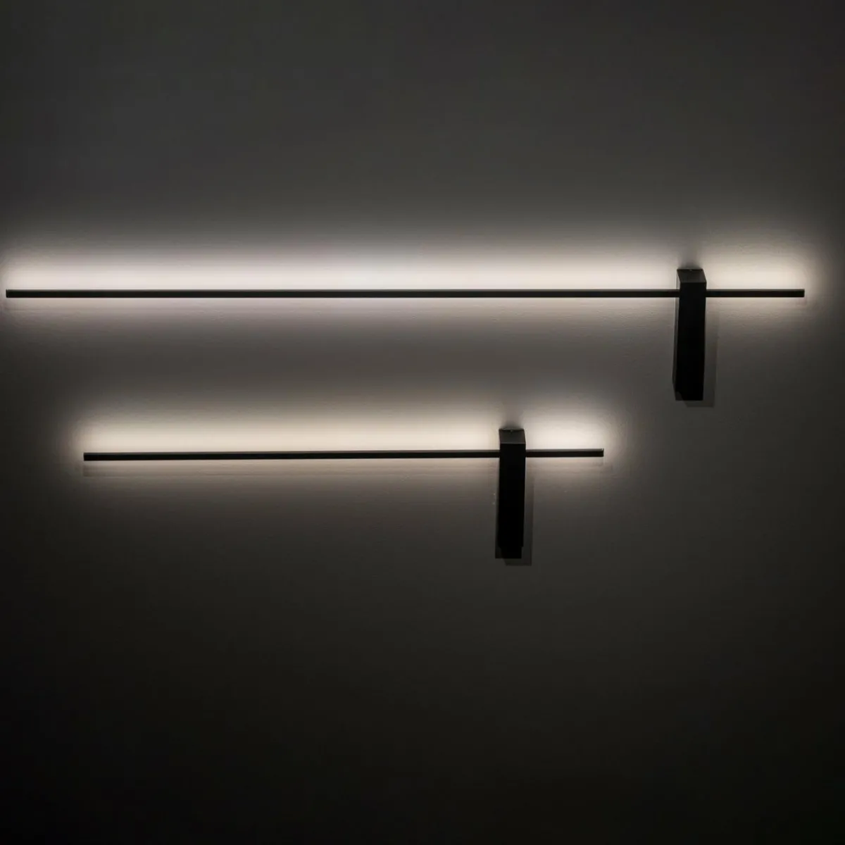 applique_murale_led_motive_l__cm_de_large_noir_mtal_2.webp Outlet Nowodvorski Lighting Applique murale LED Motive L, 120 cm de large, noir, métal