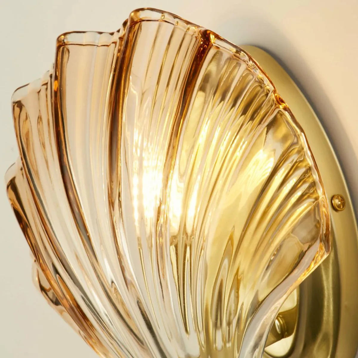 Clearance Searchlight Applique murale Shell, ambre teinté, forme de coquillage, verre, IP44