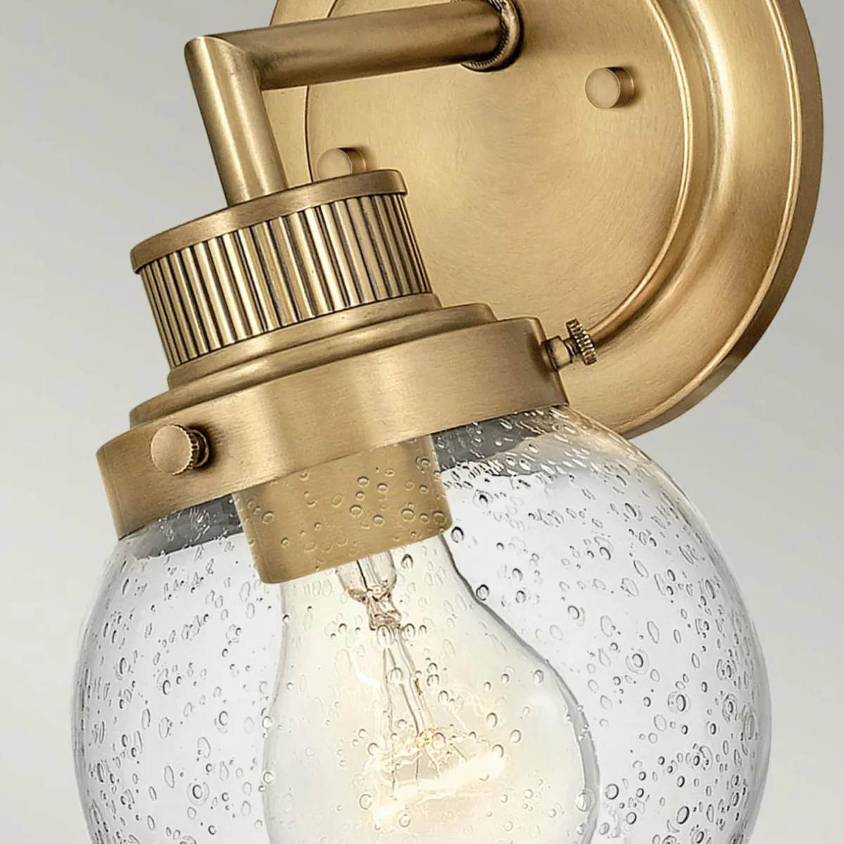 applique_salle_de_bain_poppy__lampe_laiton_1.webp Outlet Quintiesse Applique salle de bain Poppy, 1 lampe, laiton