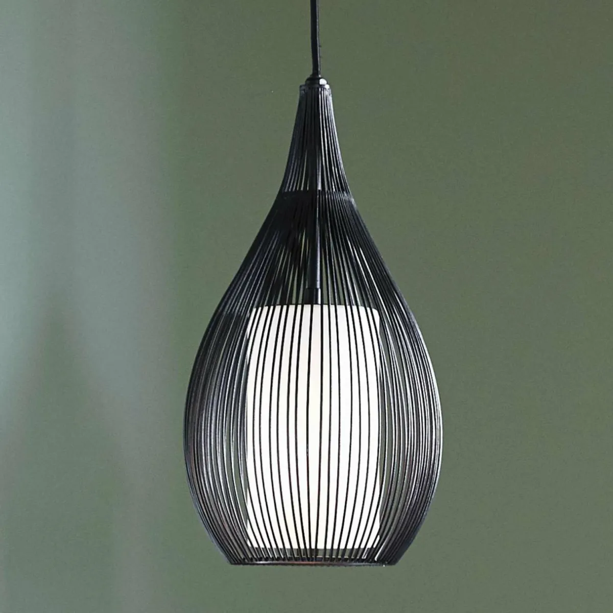 beacon_suspension_solis_noir_mtal_verre___cm_2.webp Store Beacon Lighting Beacon Suspension Solis, noir, métal, verre, Ø 19 cm