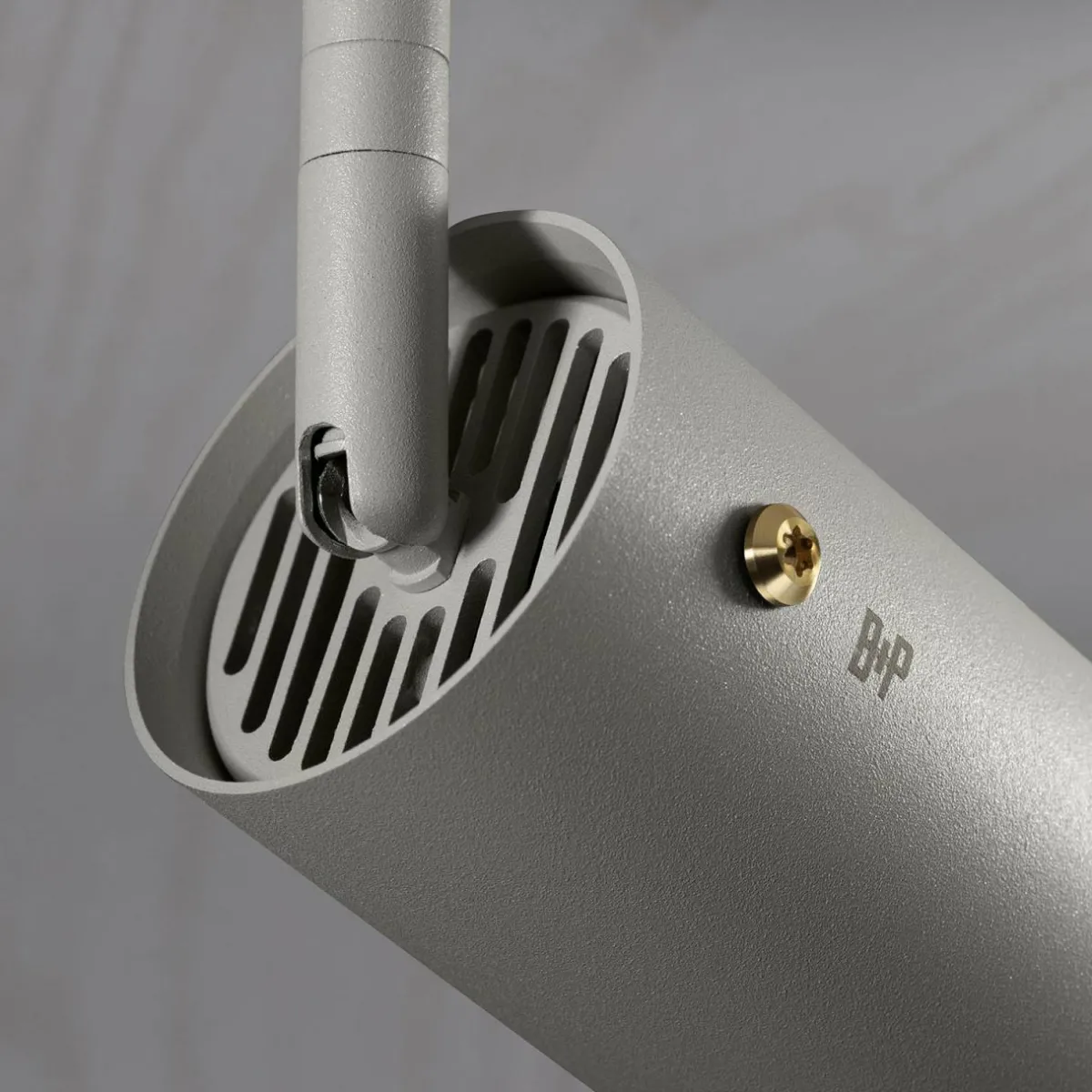 buster__punch_exhaust_spot_flex_grislaiton_3.webp New Buster + Punch Exhaust Spot flex gris/laiton