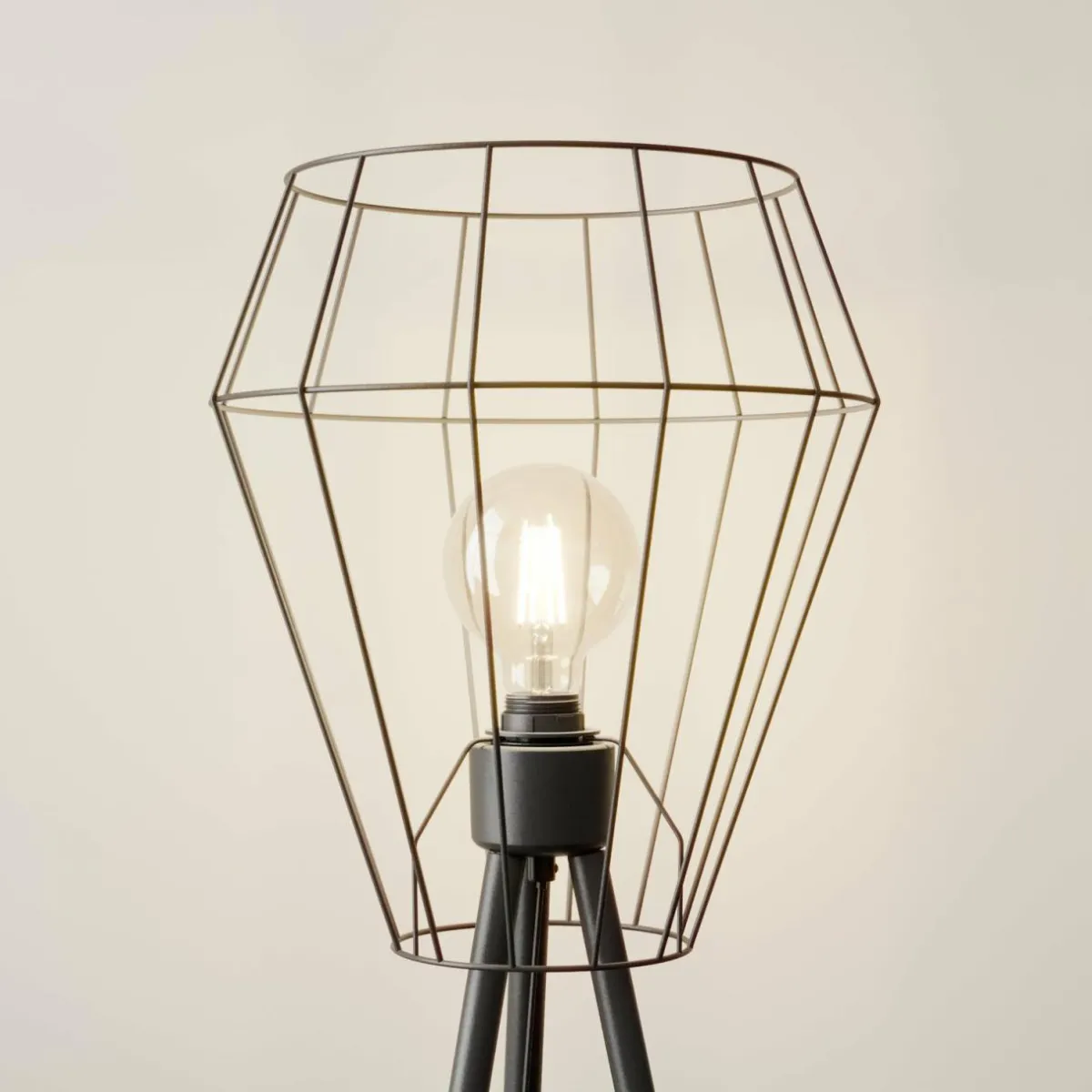 envostar_yahel_lampadaire_en_mtal_noir_2.webp Fashion Envostar Yahel lampadaire en métal, noir