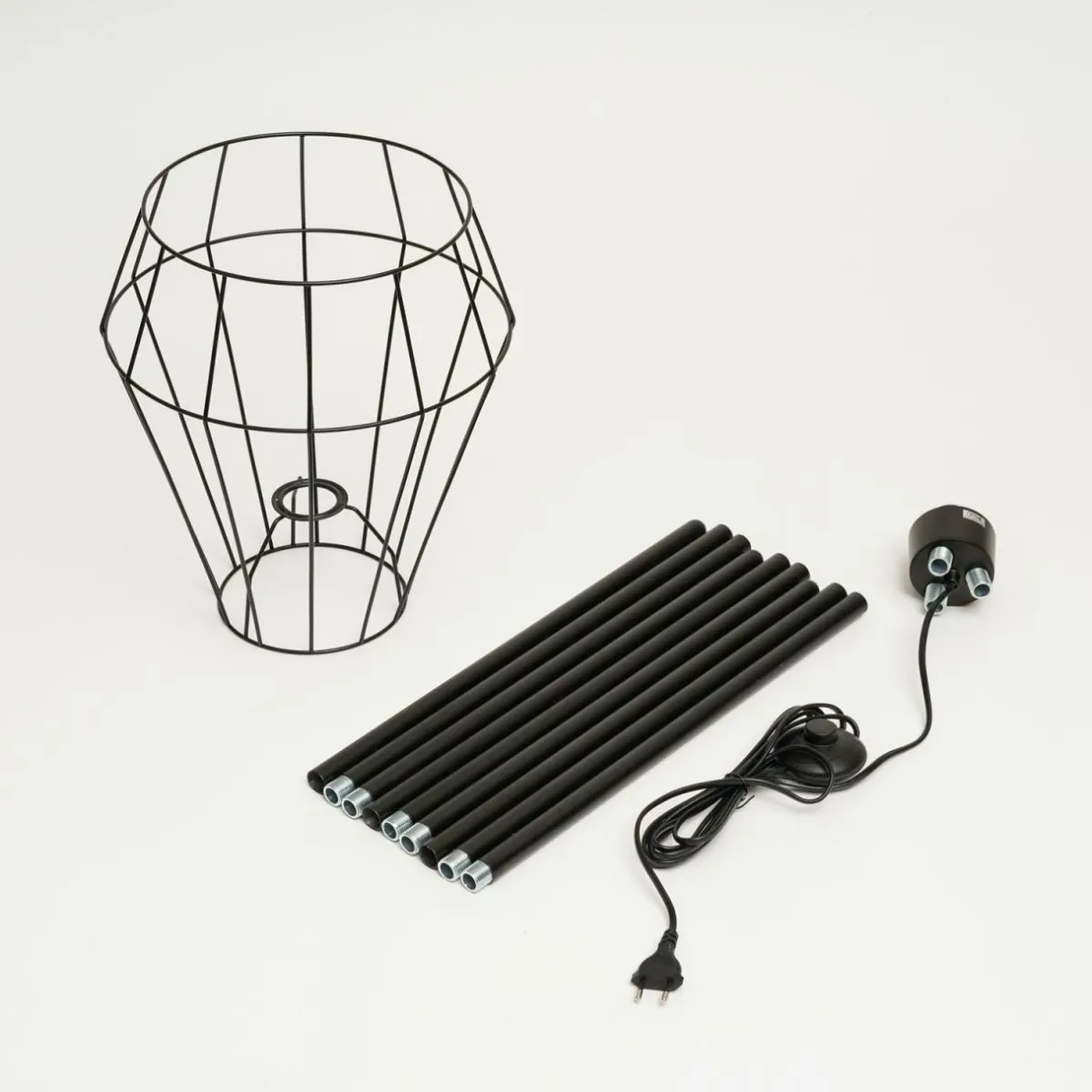 envostar_yahel_lampadaire_en_mtal_noir_5.webp Fashion Envostar Yahel lampadaire en métal, noir