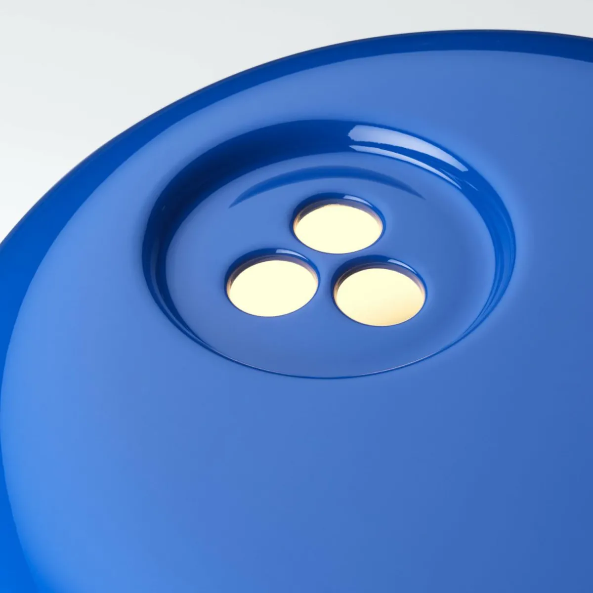 flos_lampe__poser_snoopy_bleu_marine_marbre_mtal_1.webp Cheap FLOS lampe à poser Snoopy, bleu marine, marbre, métal