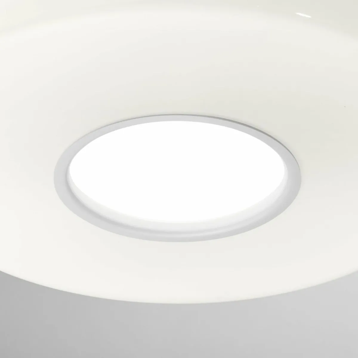 flos_suspension_bellhop_glass_s_blanc___cm_verre_e_3.webp New FLOS Suspension Bellhop Glass S2, blanc, Ø 45 cm, verre, E27