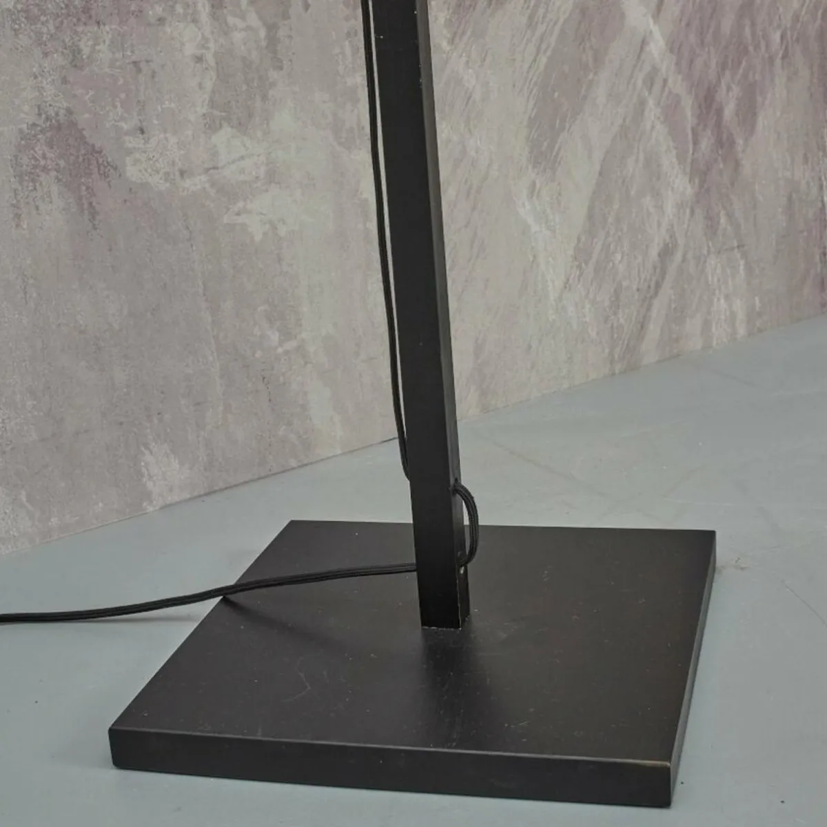 good__mojo_bhutan_lampe_sur_pied_cm_noire_1.webp Shop Good & Mojo Bhutan lampe sur pied 130 cm noire