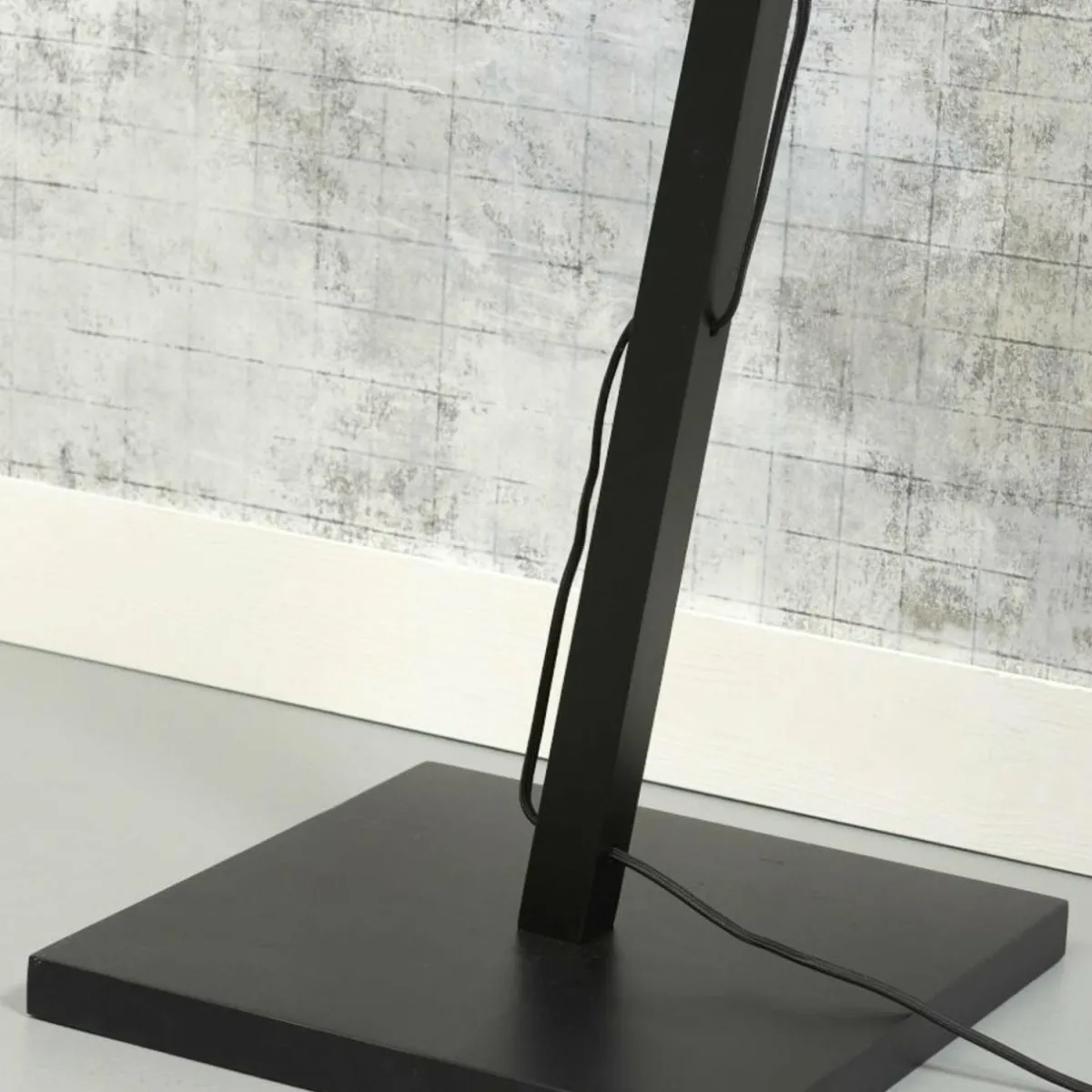 good__mojo_merapi_lampe_sur_pied_noire_2.webp New Good & Mojo Merapi lampe sur pied, noire