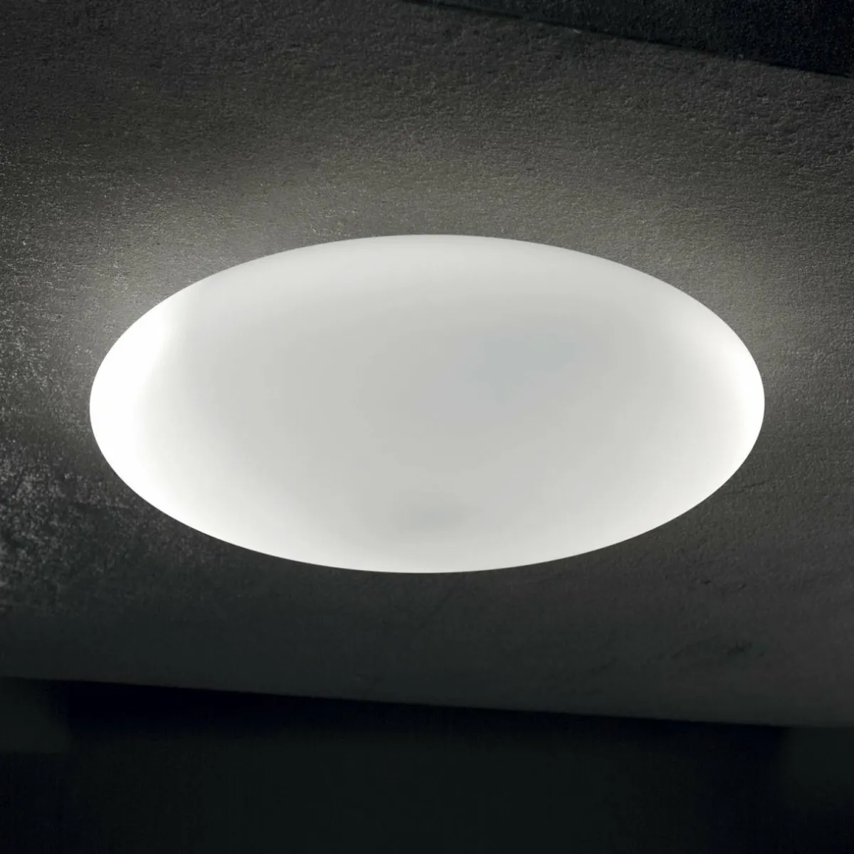ideal_lux_plafonnier_smarties_verre_opalin___cm_0.webp Clearance Ideallux Ideal Lux plafonnier Smarties, verre opalin, Ø 60 cm