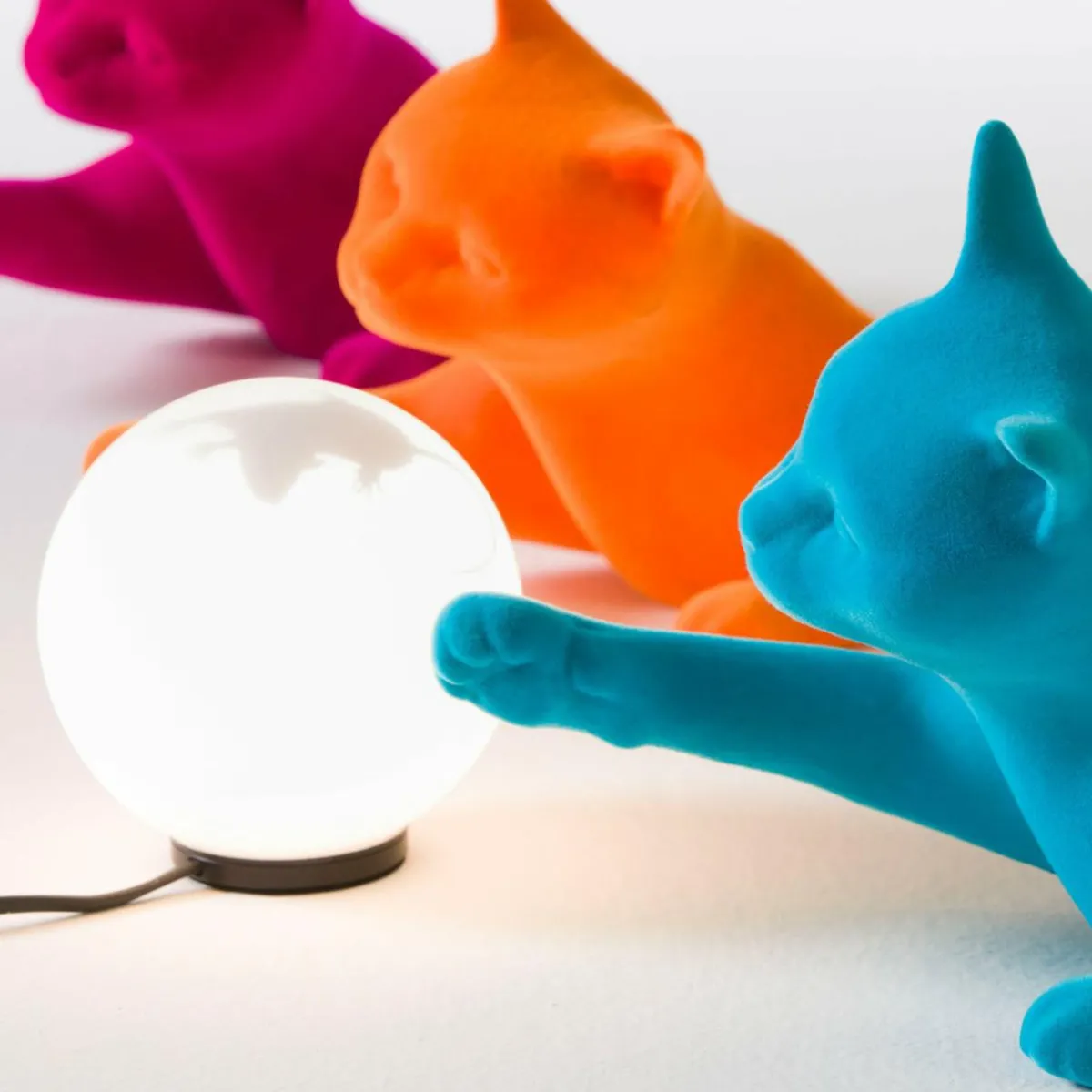 karman_lampe__poser_maoo_cramique_bleu_clair_verre_figure_de_chat_2.webp Best Karman Lampe à poser Maoo, céramique bleu clair, verre figure de chat