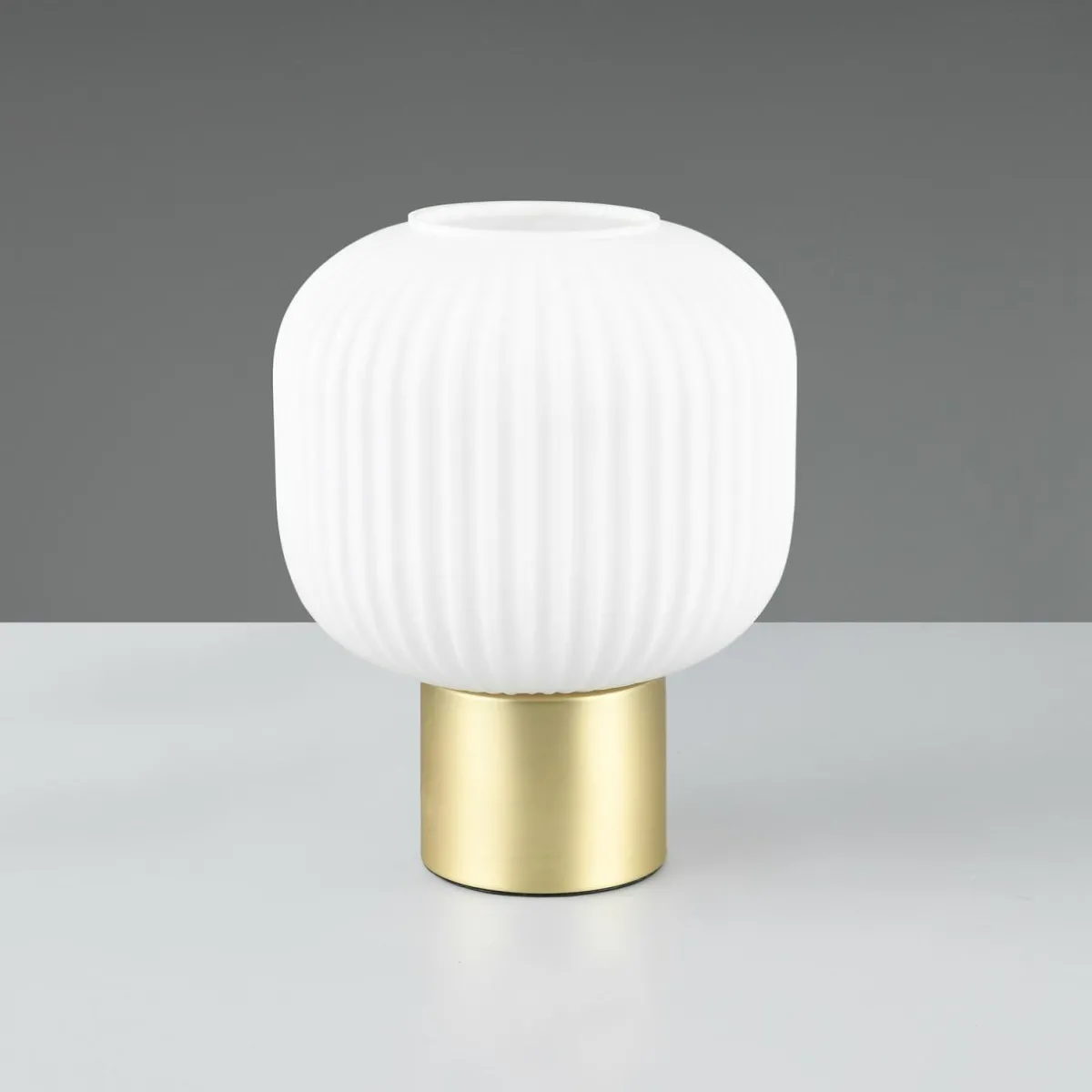 lampe__poser_diva_laiton_blanc_mtal_verre_e_0.webp Hot Trio Lighting Lampe à poser Diva, laiton, blanc, métal, verre, E27