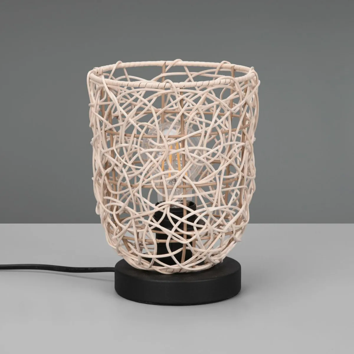 lampe__poser_lovis_en_rotin_tress_1.webp Shop Reality Leuchten Lampe à poser Lovis en rotin tressé