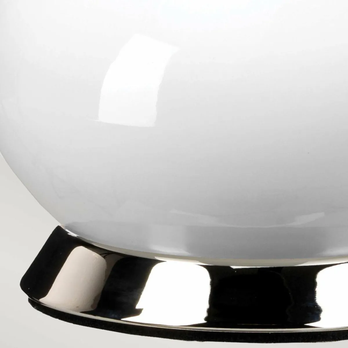 lampe__poser_milo_nickelblancjaune_0.webp Shop Elstead Lampe à poser Milo, nickel-blanc/jaune