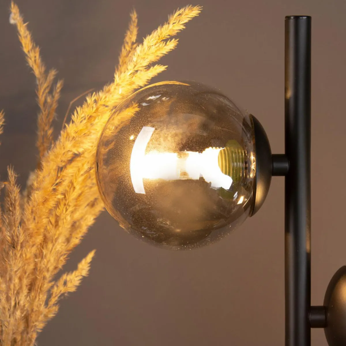lampe__poser_neptune_noire__sphres_verre_fum_6.webp Sale Eco-Light Lampe à poser Neptune noire, 2 sphères verre fumé