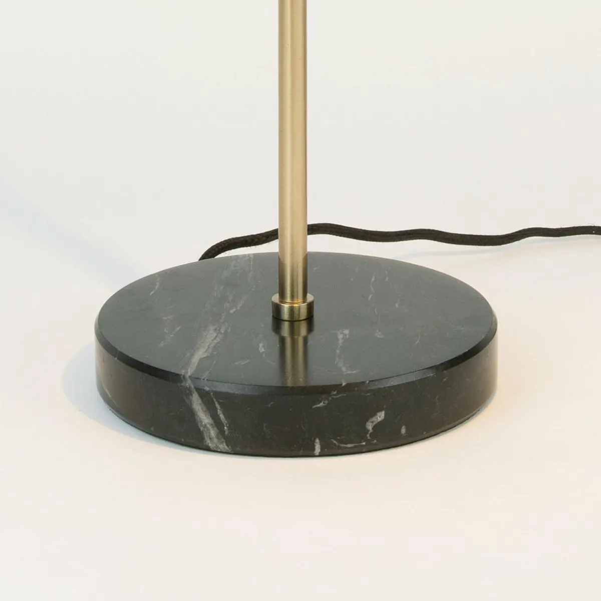 lampe__poser_oktavia_noirdor_hauteur__cm_marbre_0.webp Flash Sale Holländer Lampe à poser Oktavia, noir/doré, hauteur 58 cm, marbre