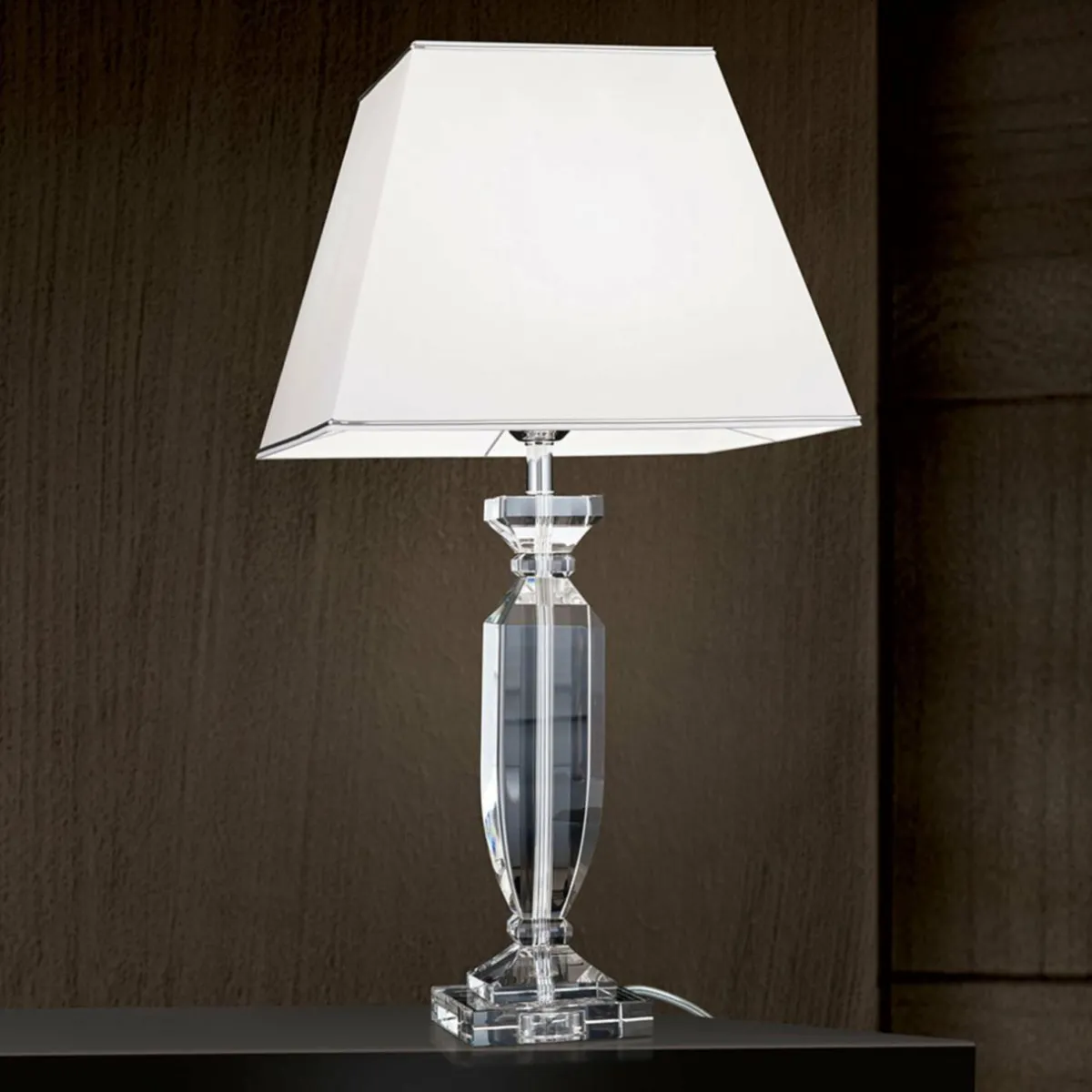 lampe__poser_pokal_avec_cristaux_chromblanc_1.webp Fashion ORION Lampe à poser Pokal avec cristaux, chromé/blanc