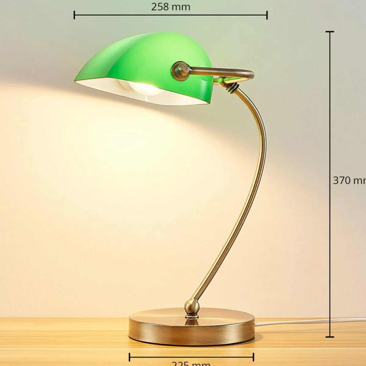 lampe_de_banquier_selea_avec_abatjour_vert_1.webp Shop Lindby Lampe de banquier Selea avec abat-jour vert