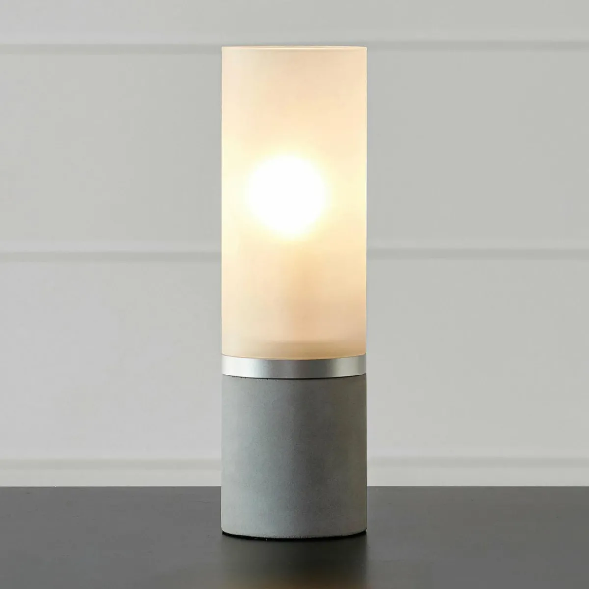 lampe_de_table_molo_pied_en_bton_verre_givr_hauteur_cm_1.webp Cheap Markslöjd Lampe de table Molo, pied en béton verre givré hauteur 30cm