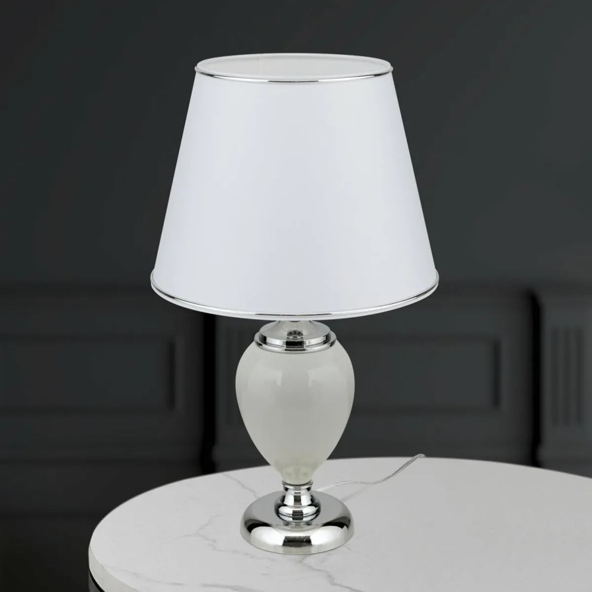 lampe_de_table_ovum_blancchrome_hauteur__cm_cramiquechintz_0.webp Store ORION Lampe de table Ovum, blanc/chrome, hauteur 48 cm, céramique/chintz