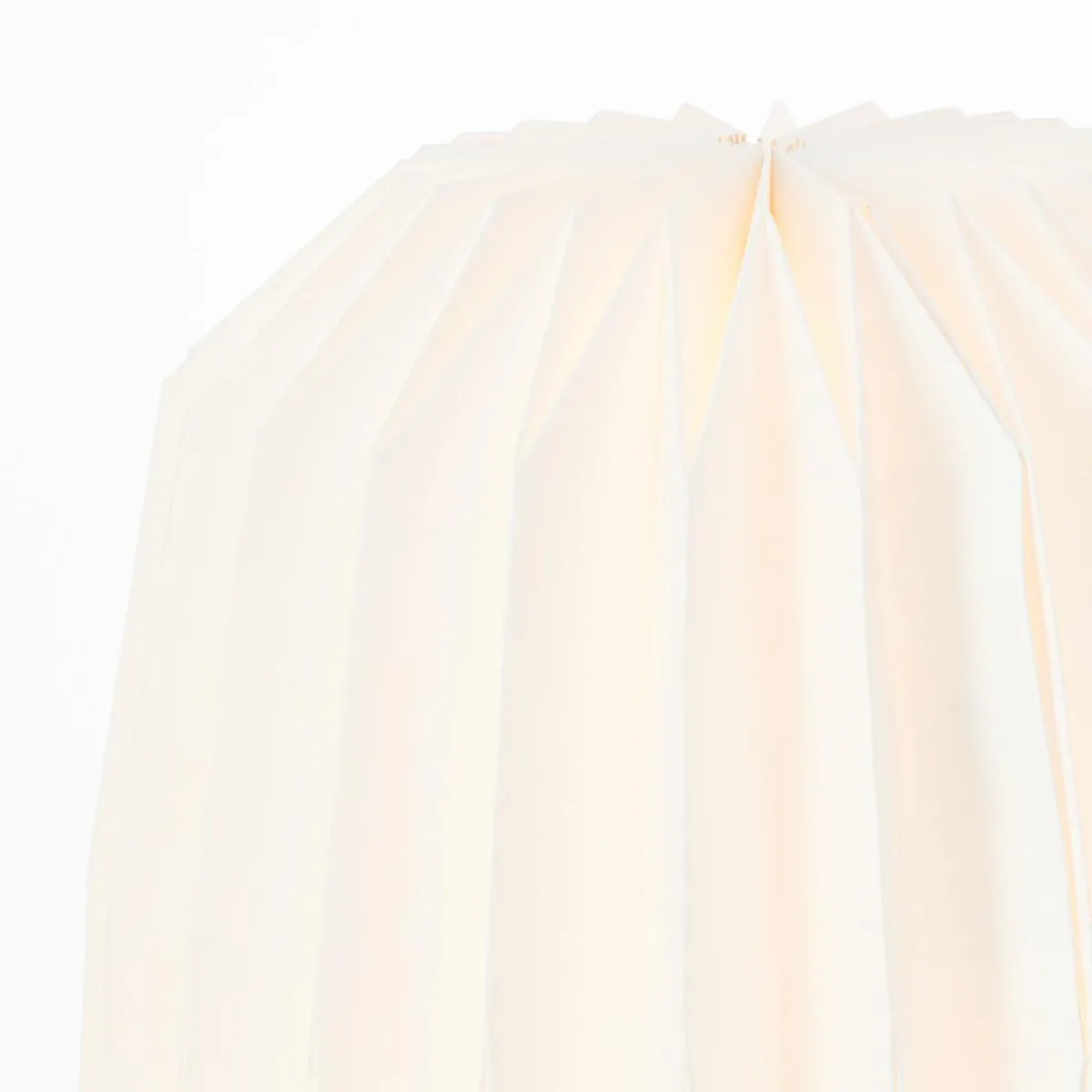 lampe_sur_pied_june_avec_abatjour_en_carton_blanc_0.webp Store Brilliant Lampe sur pied June avec abat-jour en carton, blanc