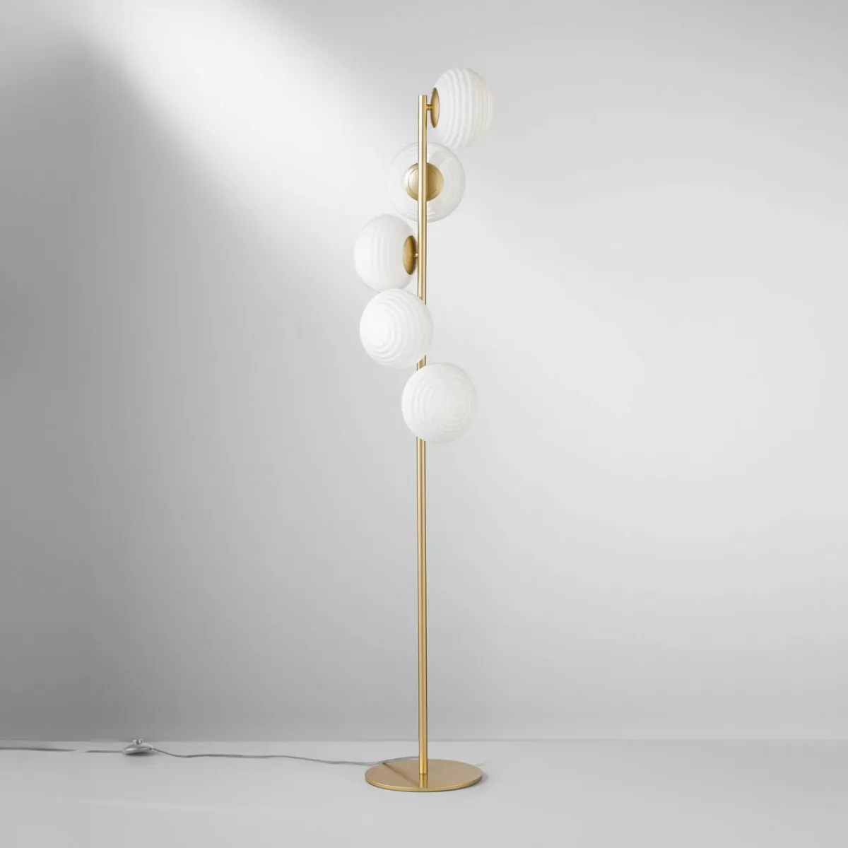 lampe_sur_pied_ripple_doropale___lampes_1.webp Shop Eco-Light Lampe sur pied Ripple, doré/opale, à 5 lampes