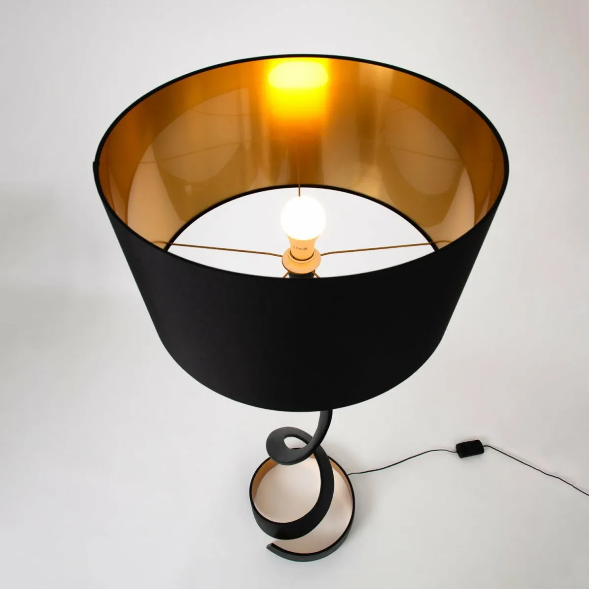 lampe_sur_pied_vortice_noiror_hauteur__cm_fer_1.webp Cheap Holländer Lampe sur pied Vortice, noir/or, hauteur 157 cm, fer