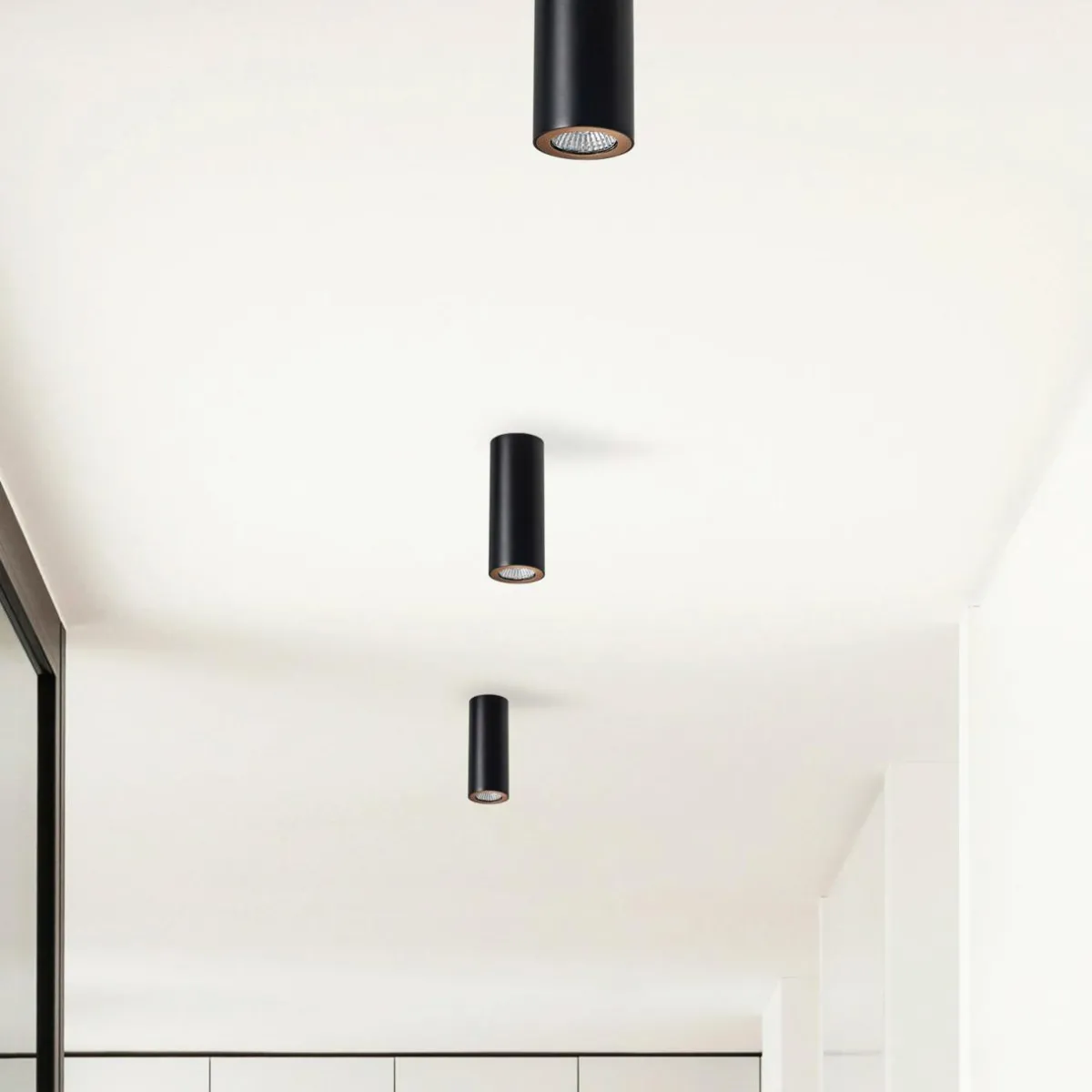 ledsc_pipe_spot_pour_plafond__lampe_noirdor_1.webp Best Sale LEDS-C4 Pipe spot pour plafond 1 lampe noir-doré