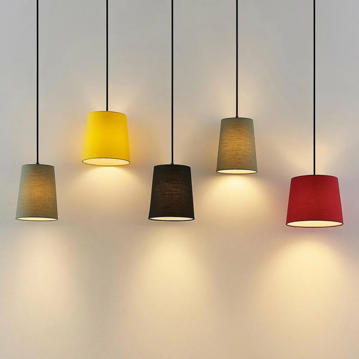 lindby_amilia_suspension_avec__abatjour_colors_3.webp Hot Lindby Amilia suspension avec 5 abat-jour colorés
