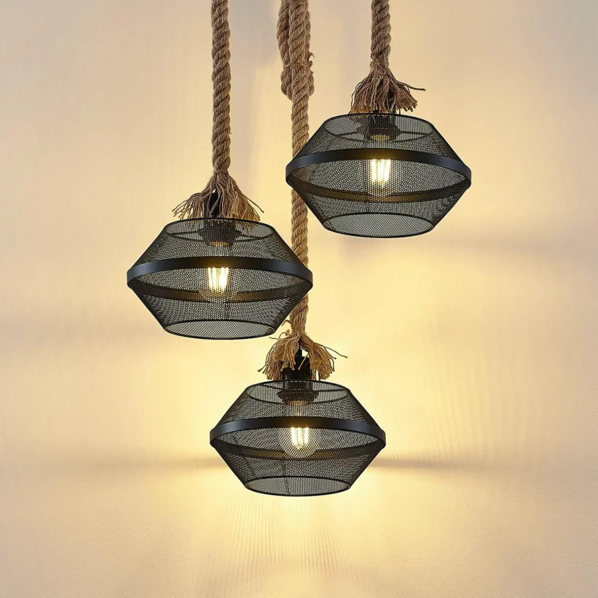 lindby_rabia_suspension___lampes_en_faisceau_2.webp Store Lindby Rabia suspension à 3 lampes, en faisceau