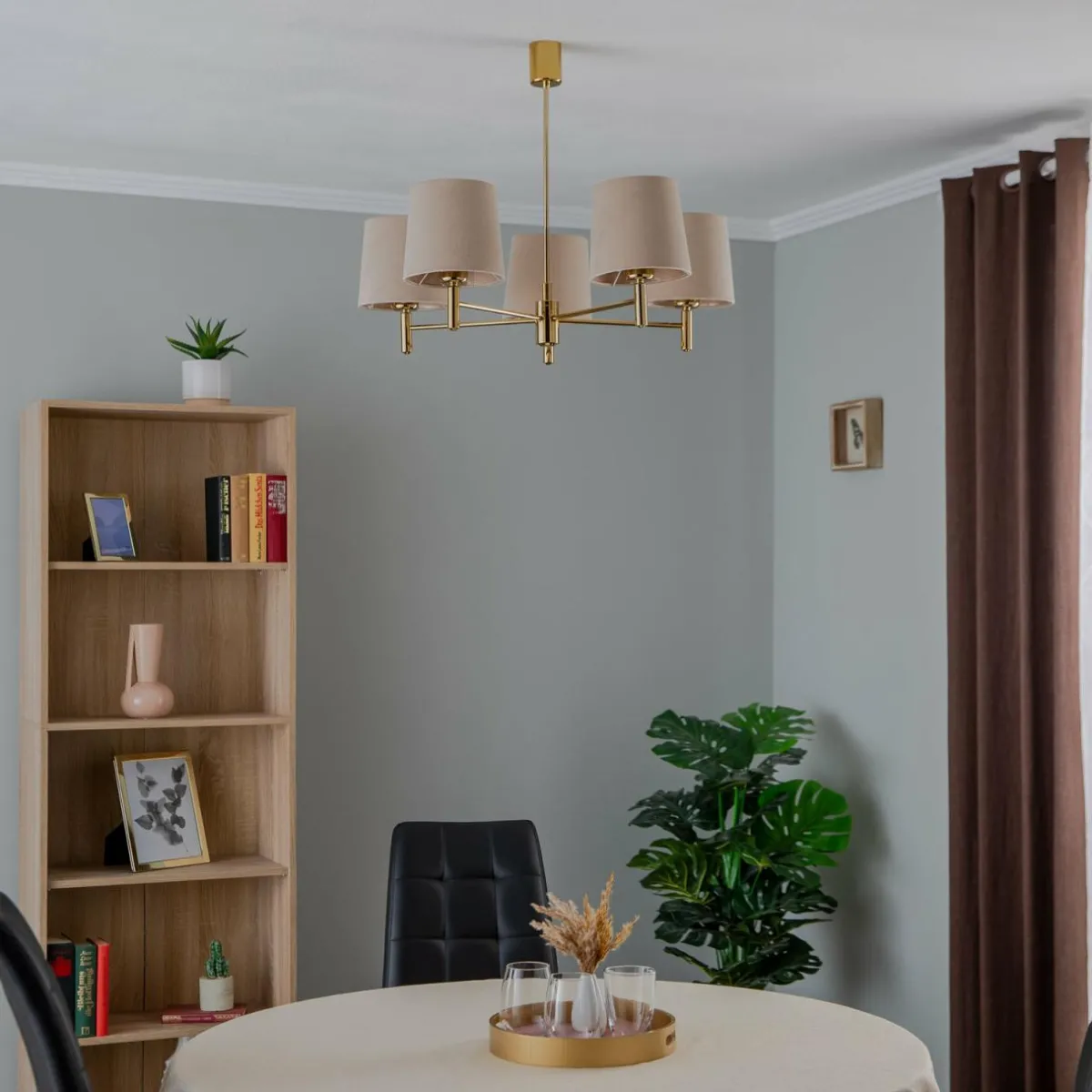 lustre_polo__lampes_beigelaiton_fonc_0.webp Shop Argon Lustre Polo, 5 lampes, beige/laiton foncé