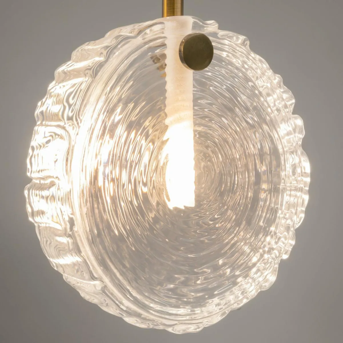 maytoni_suspension_frozen___lampes_blanc__laiton_verre_5.webp Shop Maytoni suspension Frozen, à 5 lampes, blanc / laiton, verre