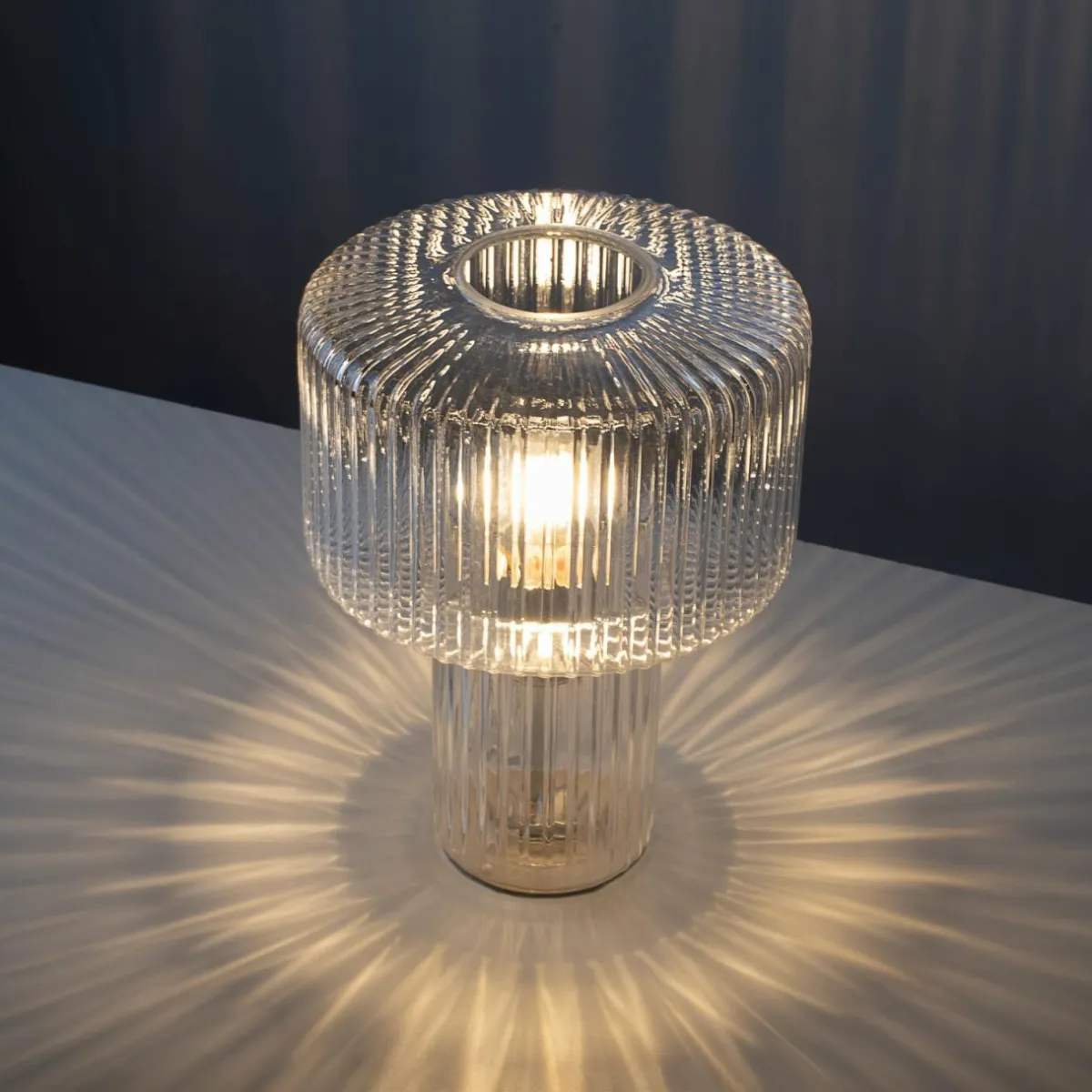 paul_neuhaus_lampe__poser_fungus_transparent_verre__cm_3.webp Fashion Paul Neuhaus lampe à poser Fungus, transparent, verre, 34 cm