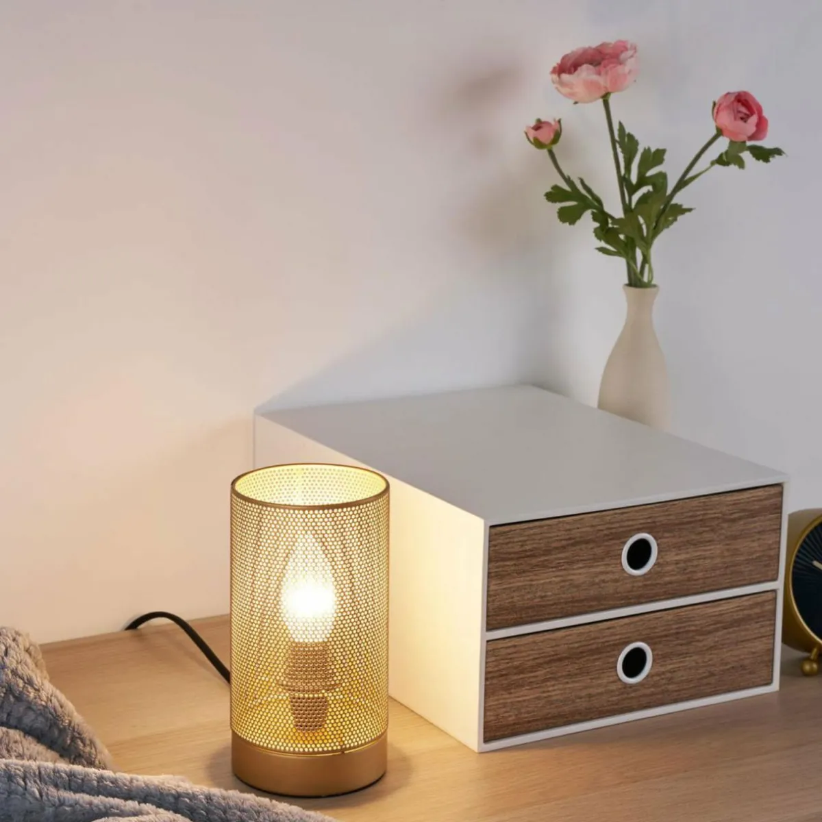 pauleen_mesh_lampe__poser_dore_0.webp Best Sale Pauleen Mesh lampe à poser dorée