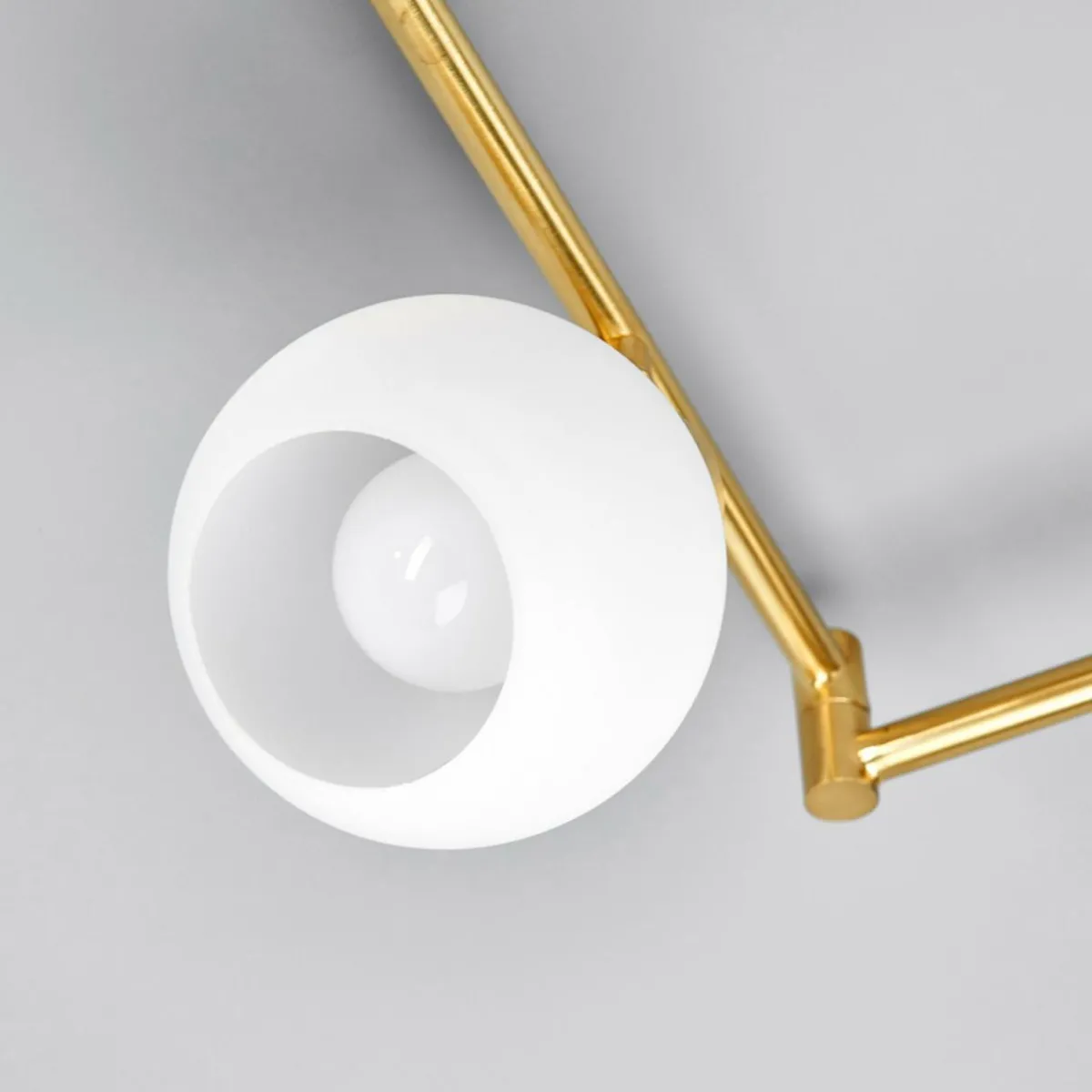plafonnier_elaina___lampes_laiton_3.webp Shop Lindby Plafonnier Elaina à 6 lampes, laiton