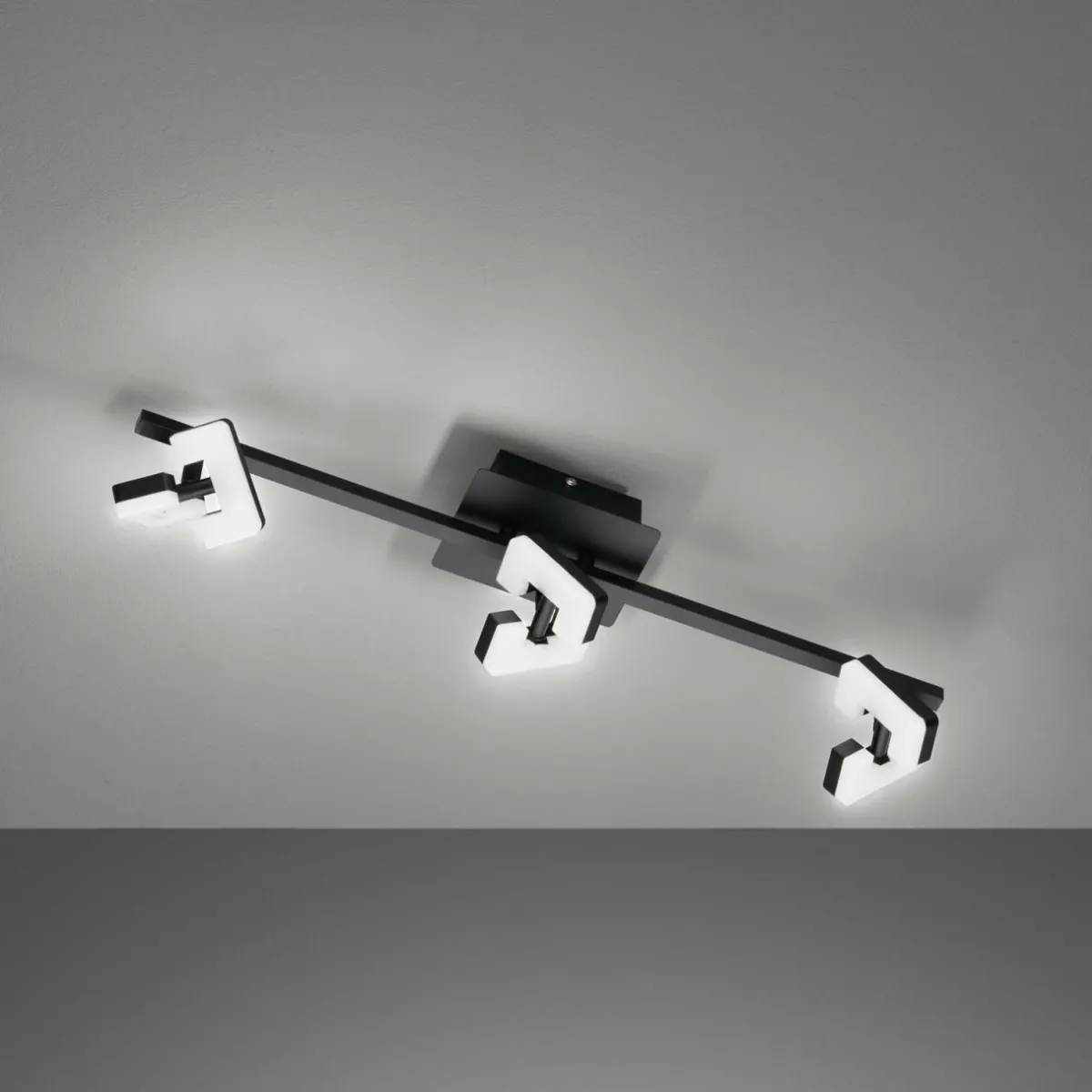 plafonnier_led_ray__cm___lampes_noir_mtal_1.webp Flash Sale FISCHER & HONSEL Plafonnier LED Ray, 60 cm, à 3 lampes, noir, métal