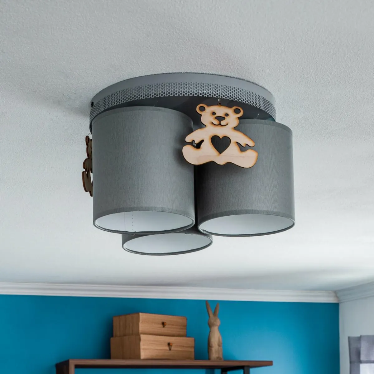 plafonnier_mis_gris_avec_ours_en_bois___lampes_0.webp Flash Sale Eko-Light Plafonnier Mis, gris avec ours en bois, à 3 lampes