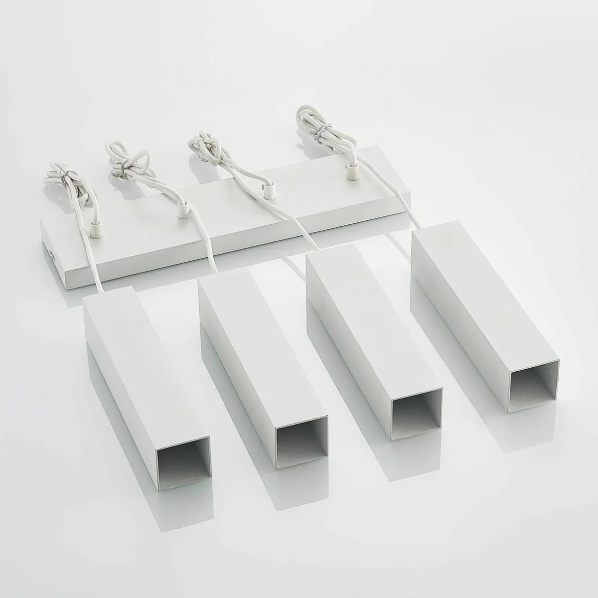prios_neliyah_suspension_blanche__lampes_5.webp Outlet PRIOS Neliyah suspension blanche, 4 lampes