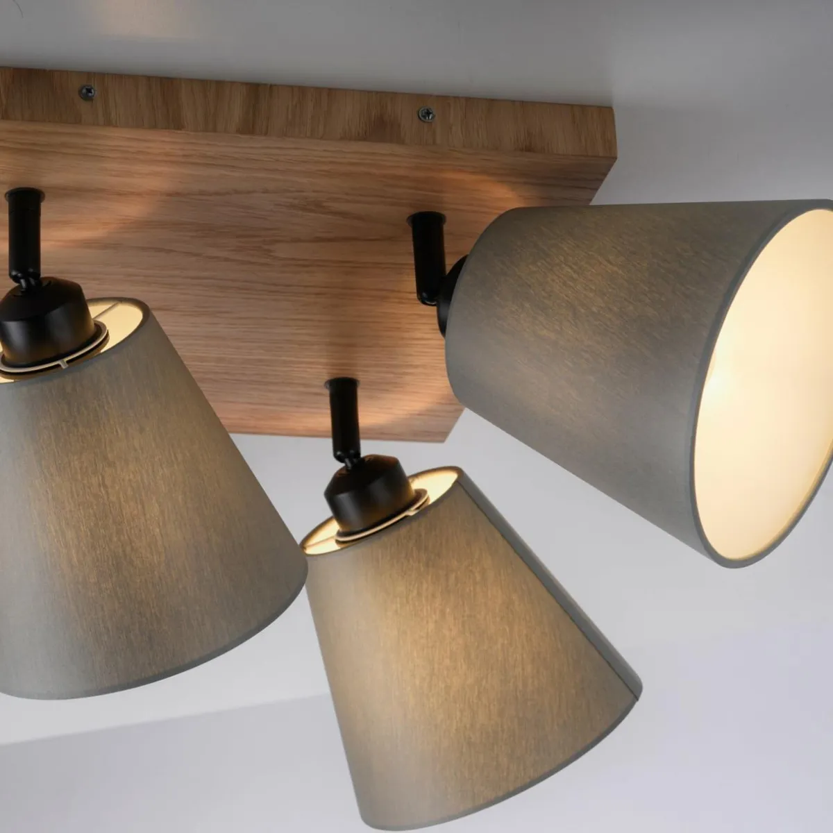 spot_pour_plafond_green_michel___lampes_2.webp New JUST LIGHT. Spot pour plafond Green Michel, à 4 lampes
