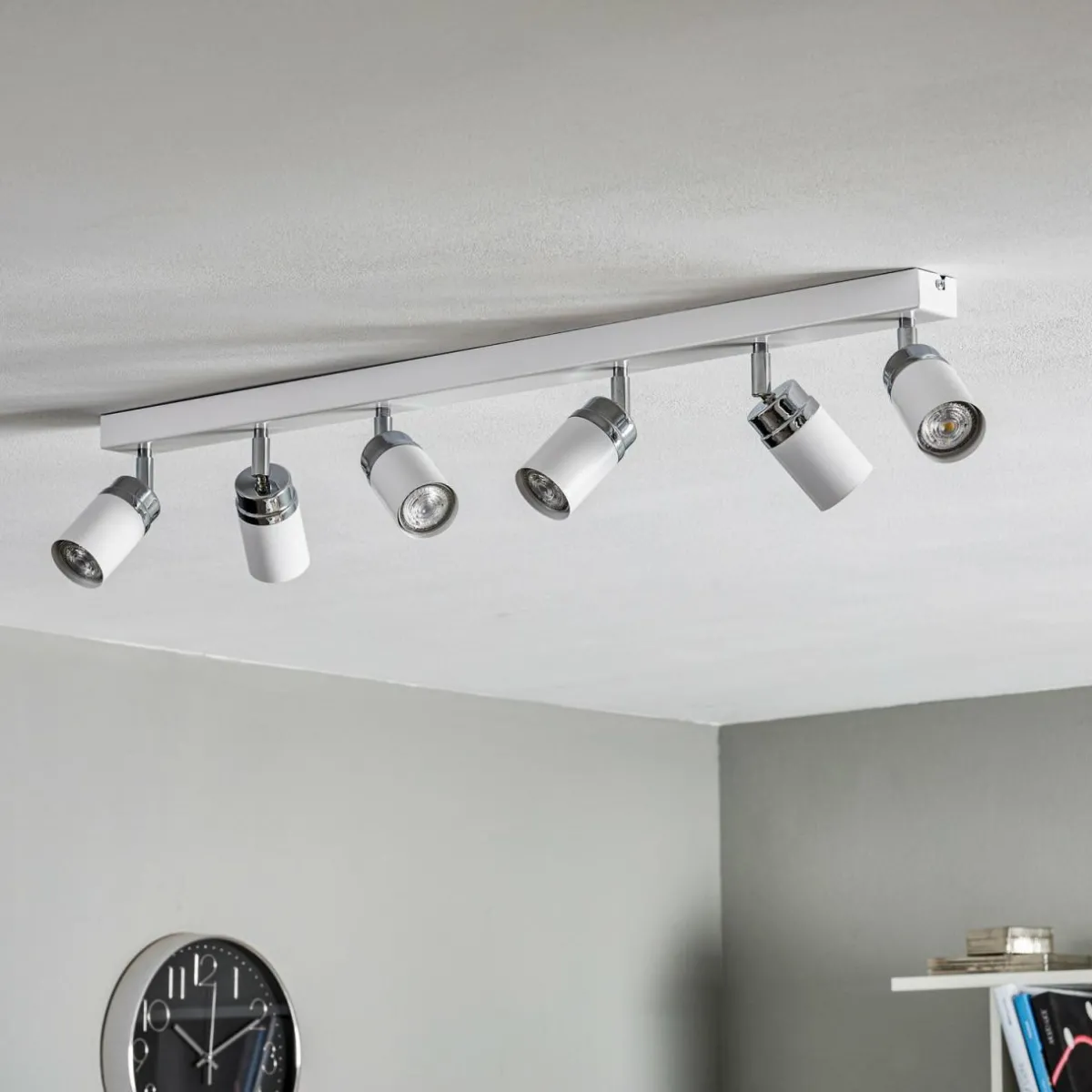 spot_pour_plafond_reno___lampes_blancchrom_0.webp Clearance Luminex Spot pour plafond Reno, à 6 lampes, blanc/chromé