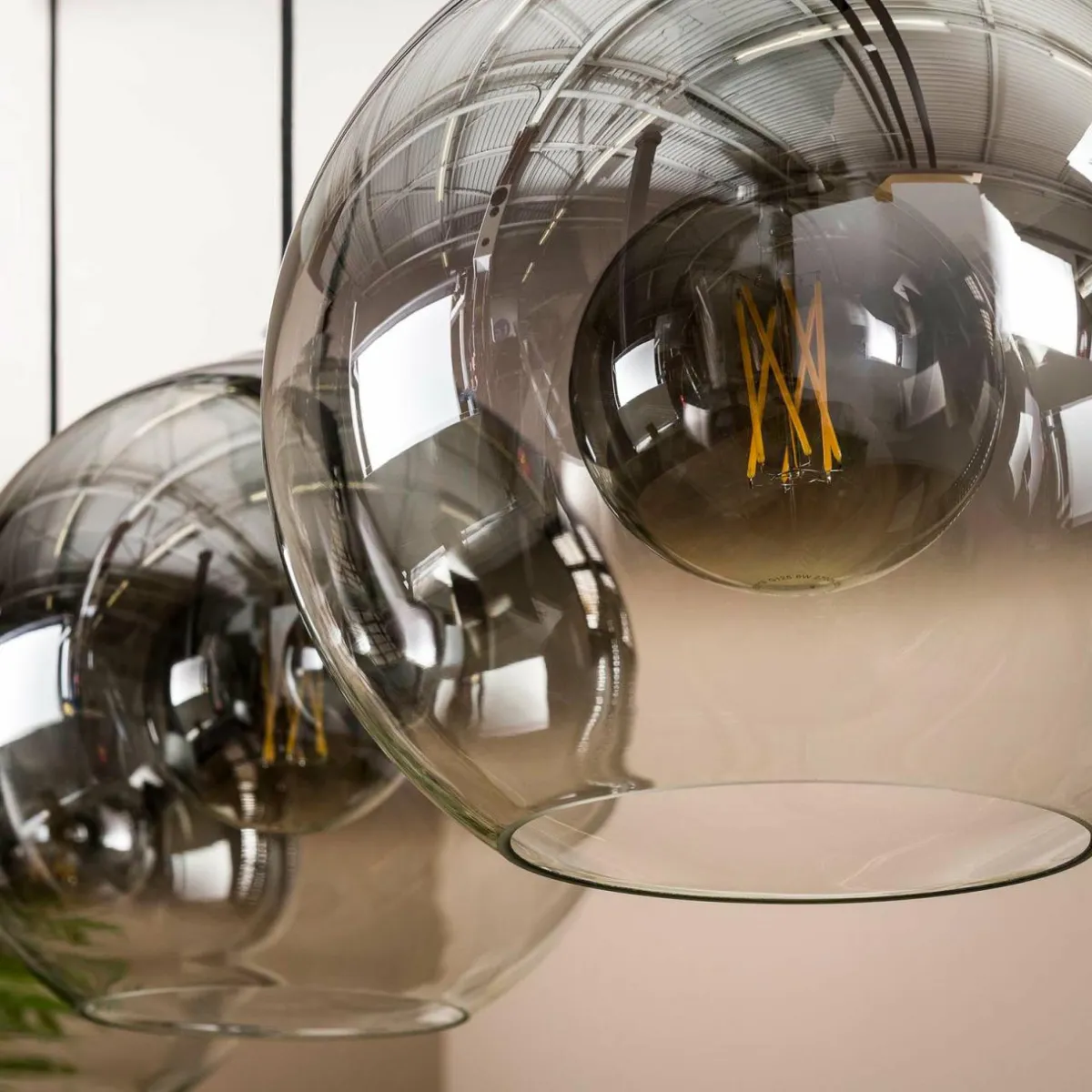 suspension_allessandra___lampes___cm_gris_fum_verre_3.webp Clearance Zijlstra Suspension Allessandra à 3 lampes, Ø 29 cm, gris fumé, verre