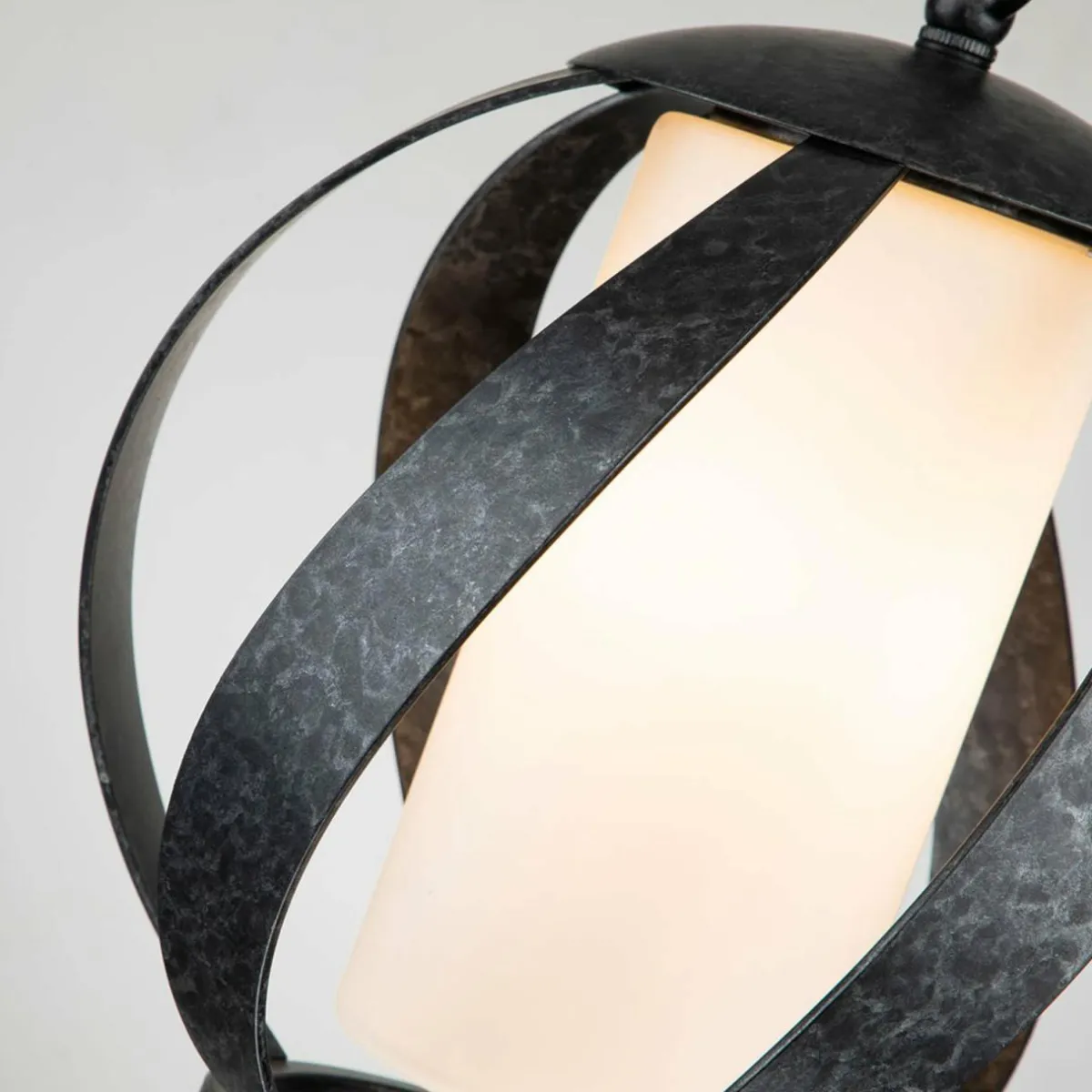 suspension_blacksmith_noireblanche__lampe__1.webp Flash Sale Quintiesse Suspension Blacksmith noire/blanche 1 lampe Ø25,4