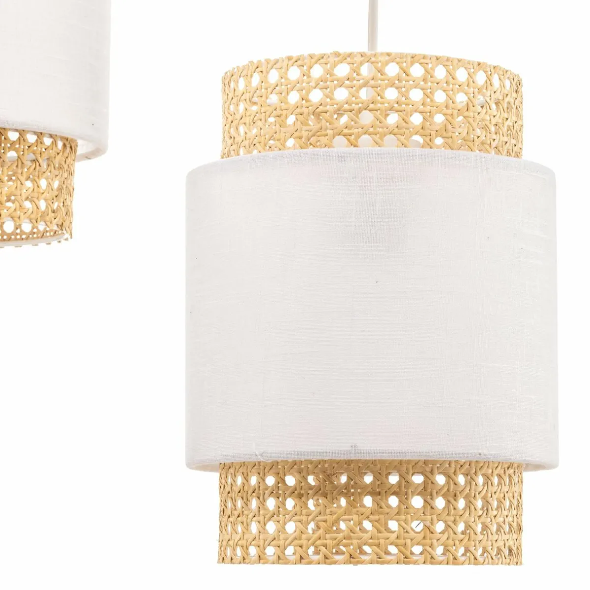 suspension_boho_linaire___lampes_blancherotin_2.webp Best Sale TK Lighting Suspension Boho linéaire à 3 lampes blanche/rotin