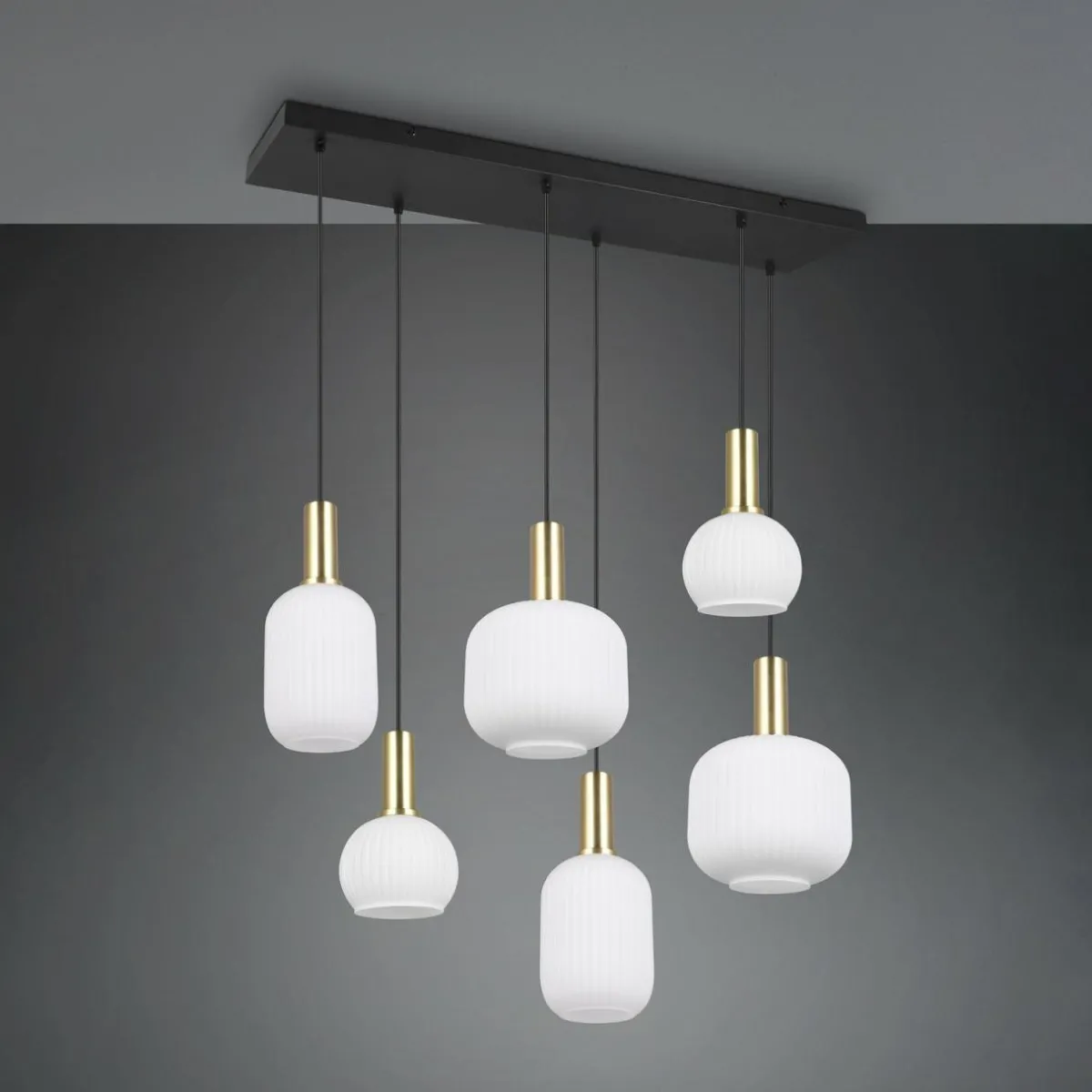 suspension_diva__lampes_laiton_opale_mtal_verre_0.webp New Trio Lighting Suspension Diva, 6 lampes, laiton, opale, métal, verre