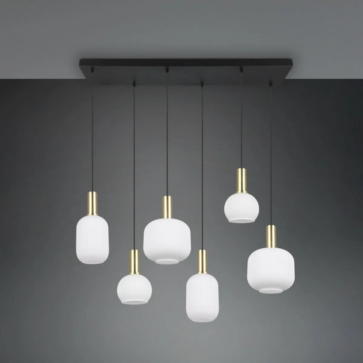 suspension_diva__lampes_laiton_opale_mtal_verre_1.webp New Trio Lighting Suspension Diva, 6 lampes, laiton, opale, métal, verre