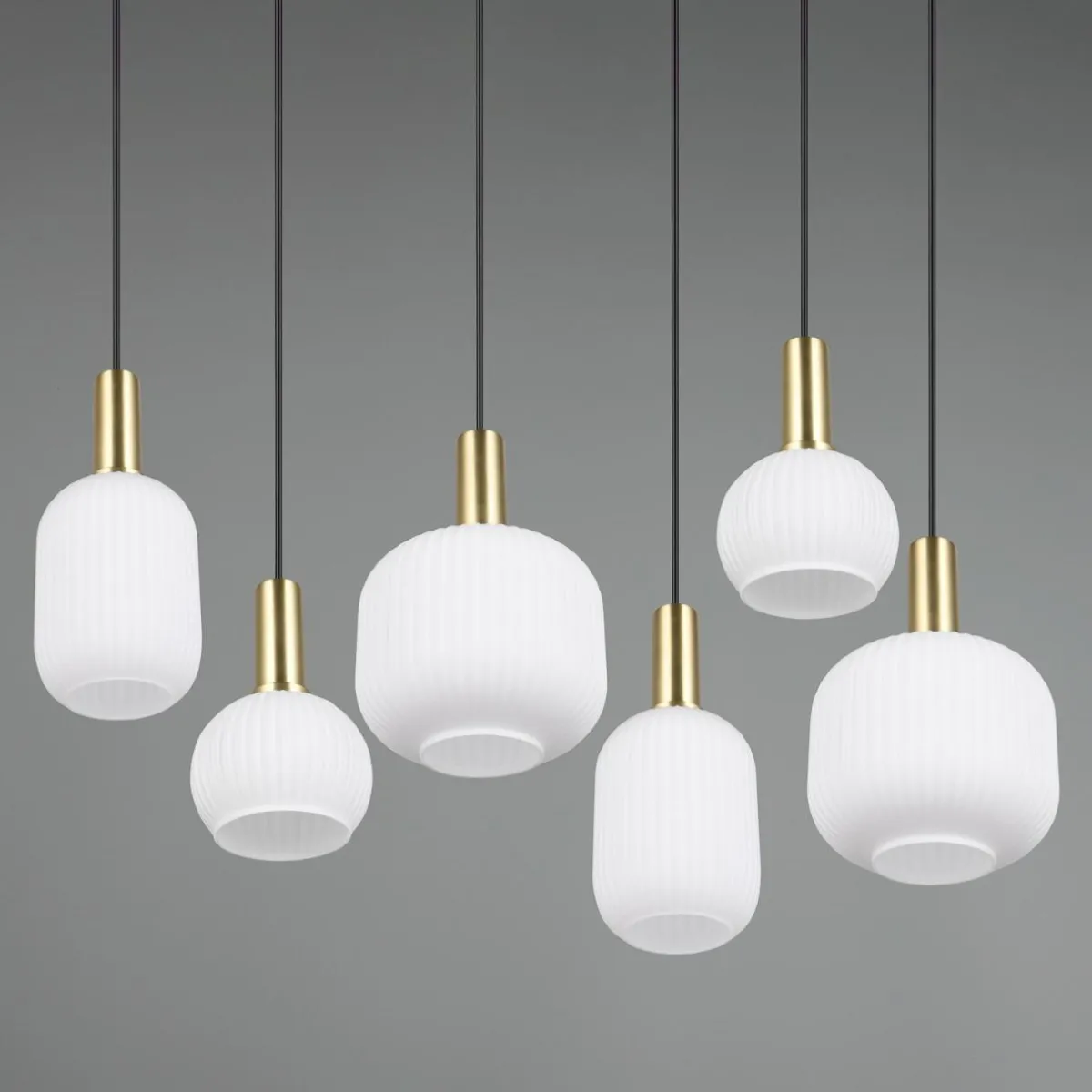 suspension_diva__lampes_laiton_opale_mtal_verre_3.webp New Trio Lighting Suspension Diva, 6 lampes, laiton, opale, métal, verre