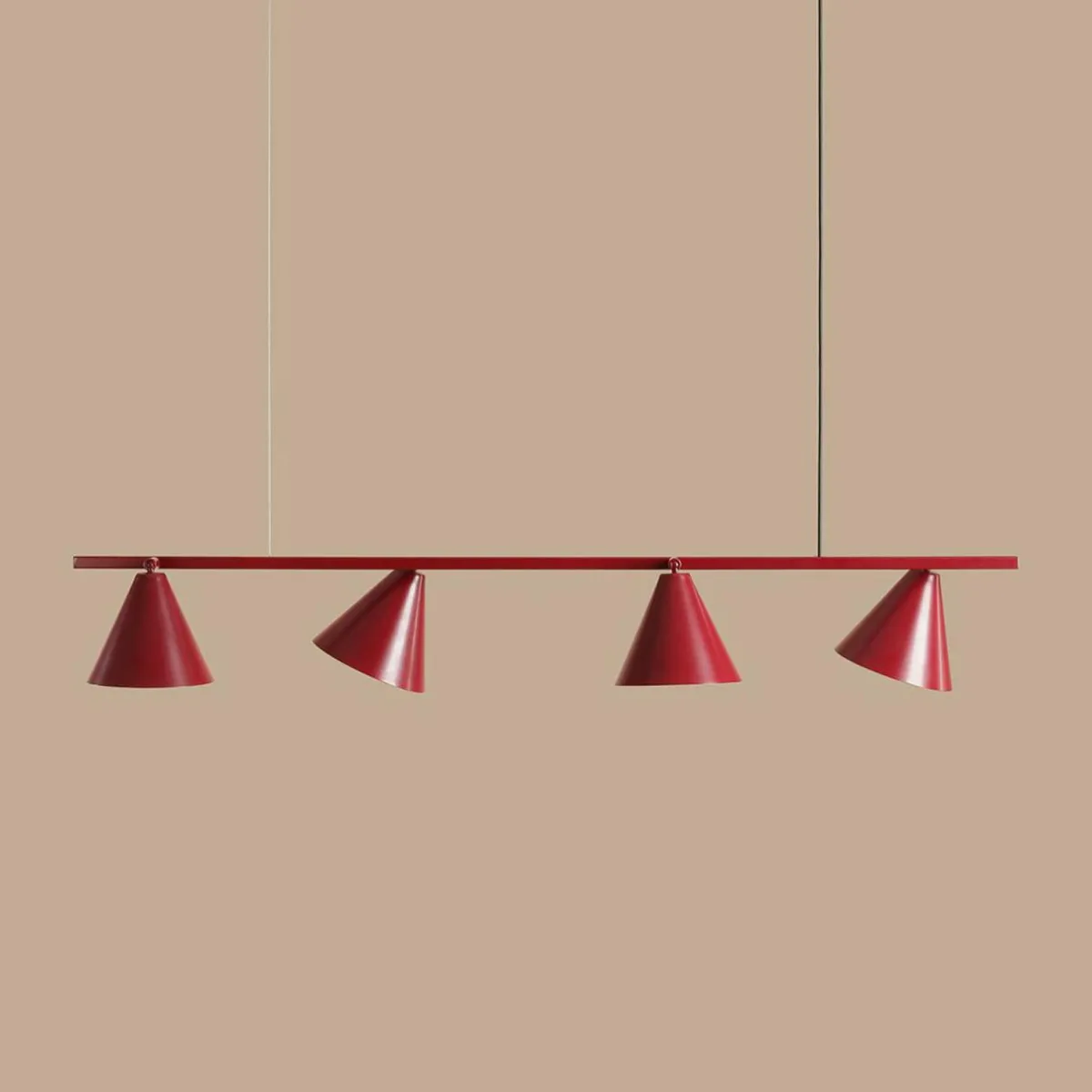 suspension_form__mtal_cne___lampes_bordeaux_0.webp Discount ALDEX Suspension Form 4, métal, cône, à 4 lampes, bordeaux