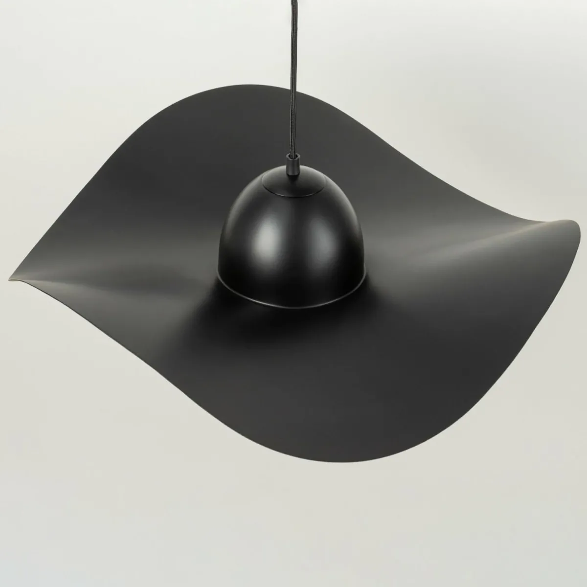 suspension_jil_abatjour_arqu_noirecuivre_0.webp Discount SIGMA Suspension Jil, abat-jour arqué, noire/cuivrée