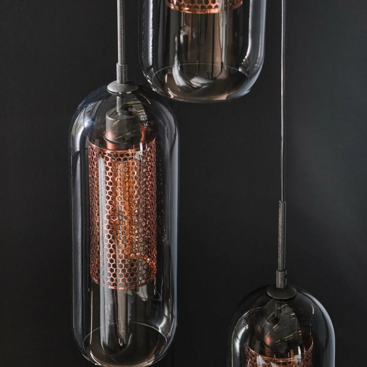 suspension_kamilian__lampes_fumenoire_perfore_2.webp Online Zijlstra Suspension Kamilian 3 lampes fumée/noire perforée