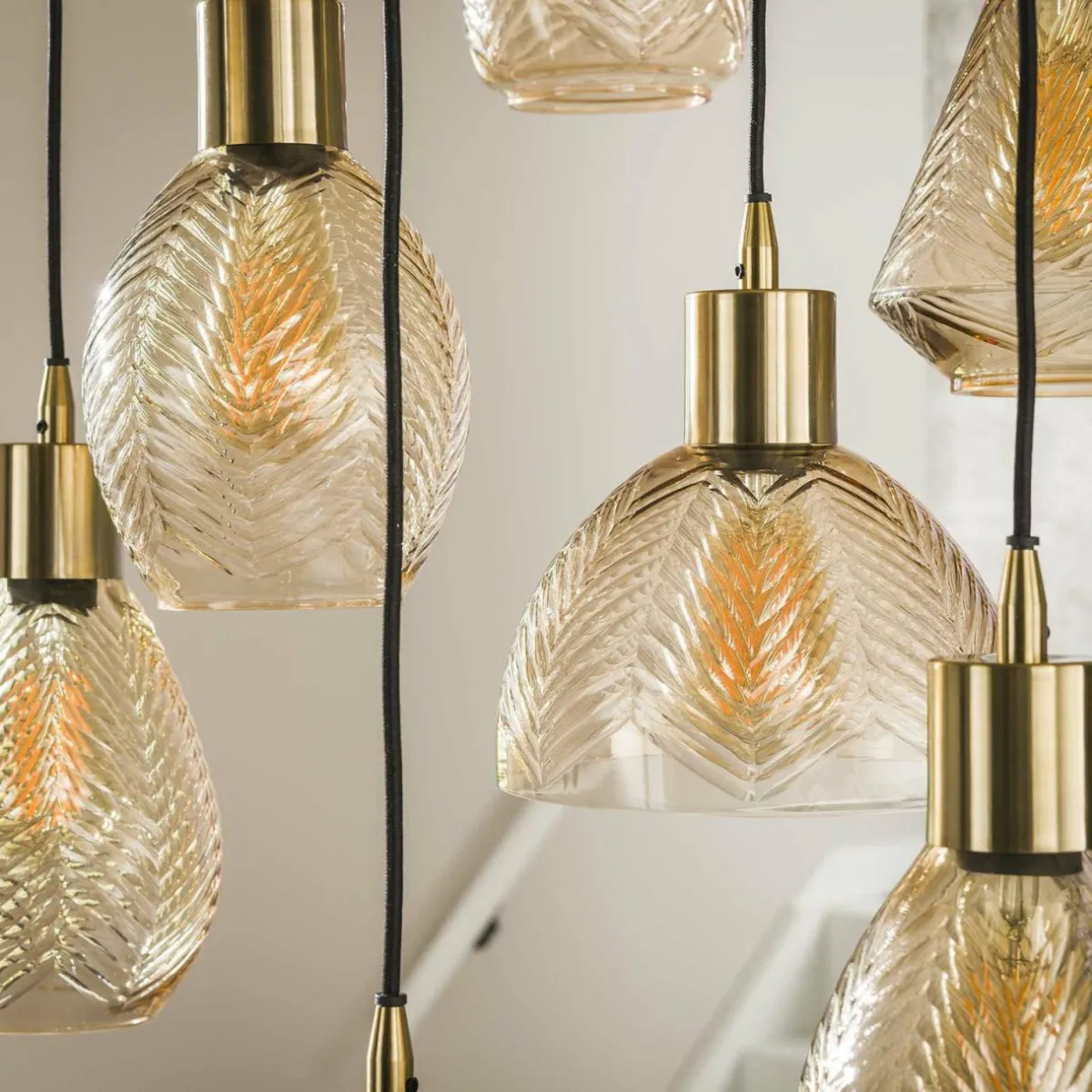 suspension_leaf_amber___cm_verre___lampes_2.webp Shop Zijlstra Suspension Leaf, amber, Ø 60 cm, verre, à 9 lampes
