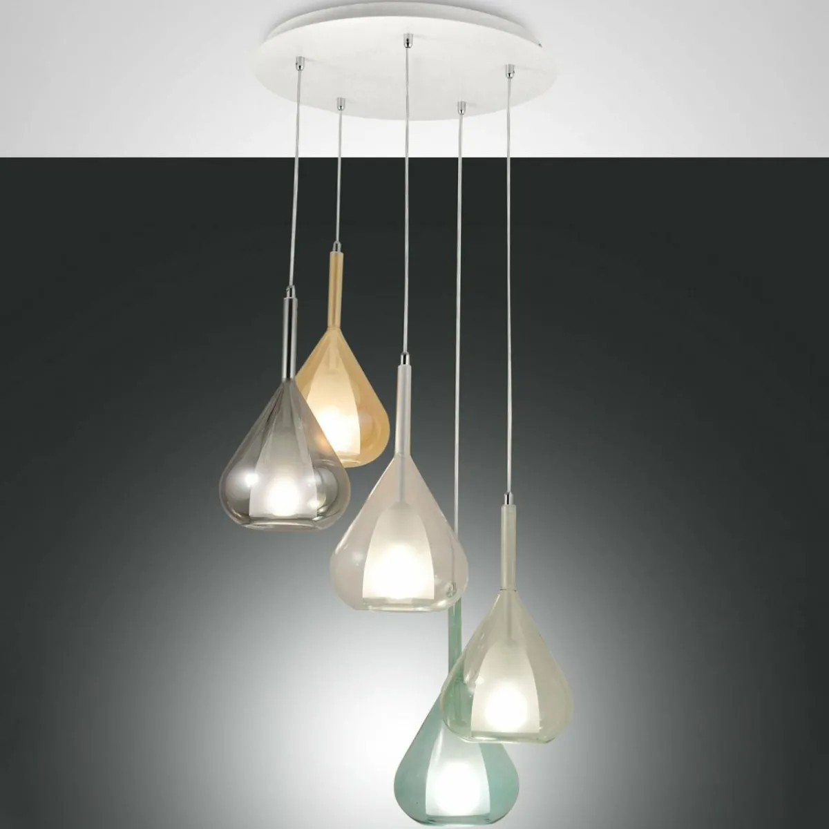 suspension_lila__lampes_gris_fumambreclairvertbleu_0.webp New Fabas Luce Suspension Lila, 5 lampes, gris fumé/ambre/clair/vert/bleu